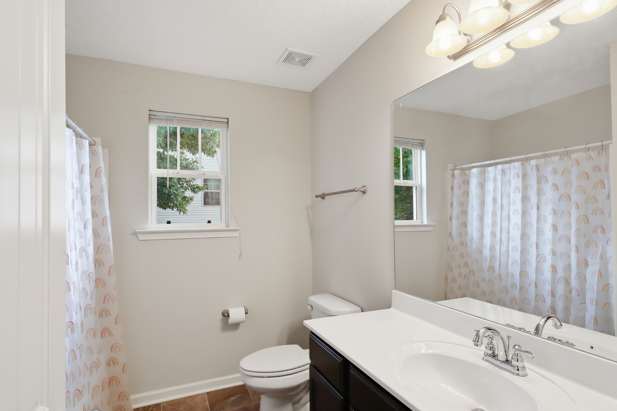 806 Silverhill Dr Property Photo 23