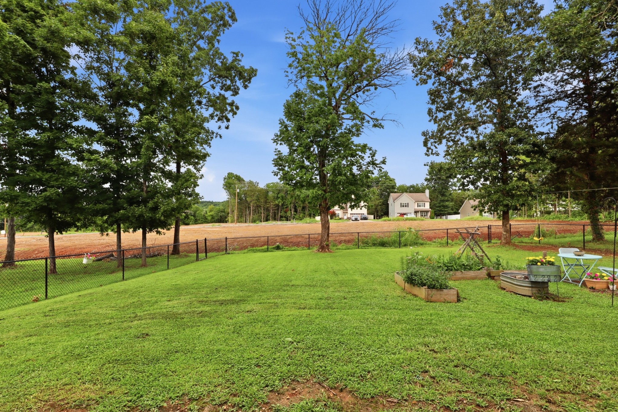 806 Silverhill Dr Property Photo 27
