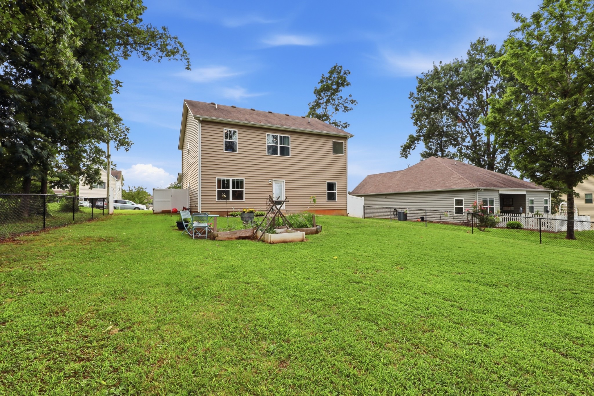 806 Silverhill Dr Property Photo 29
