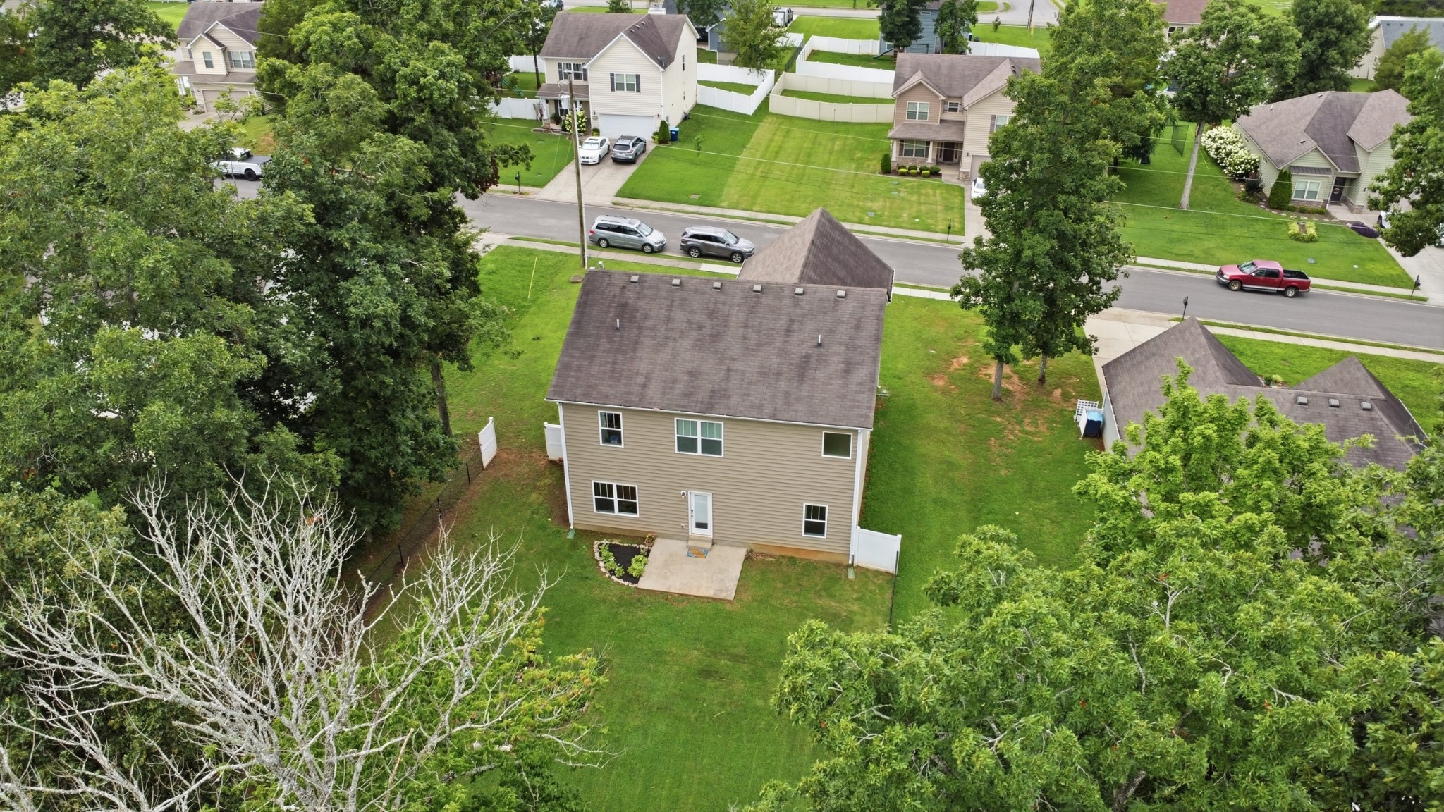 806 Silverhill Dr Property Photo 30