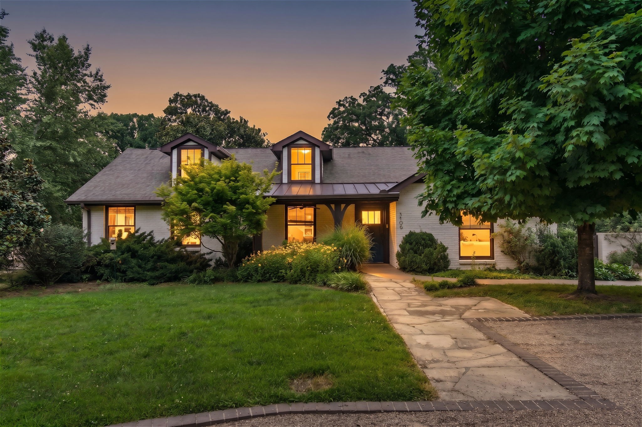 3106 Woodlawn Dr