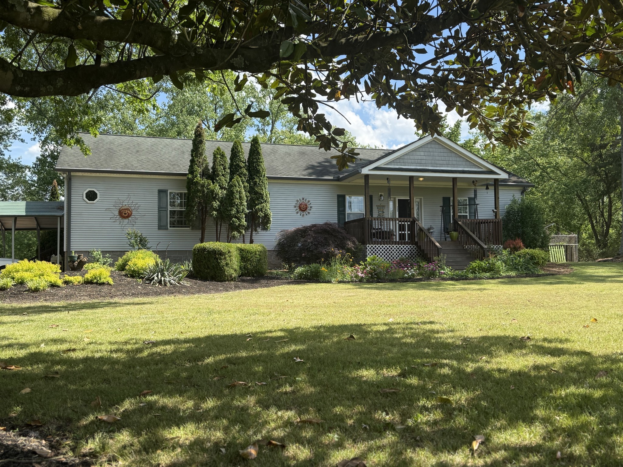 260 Willow Ln Property Photo 1