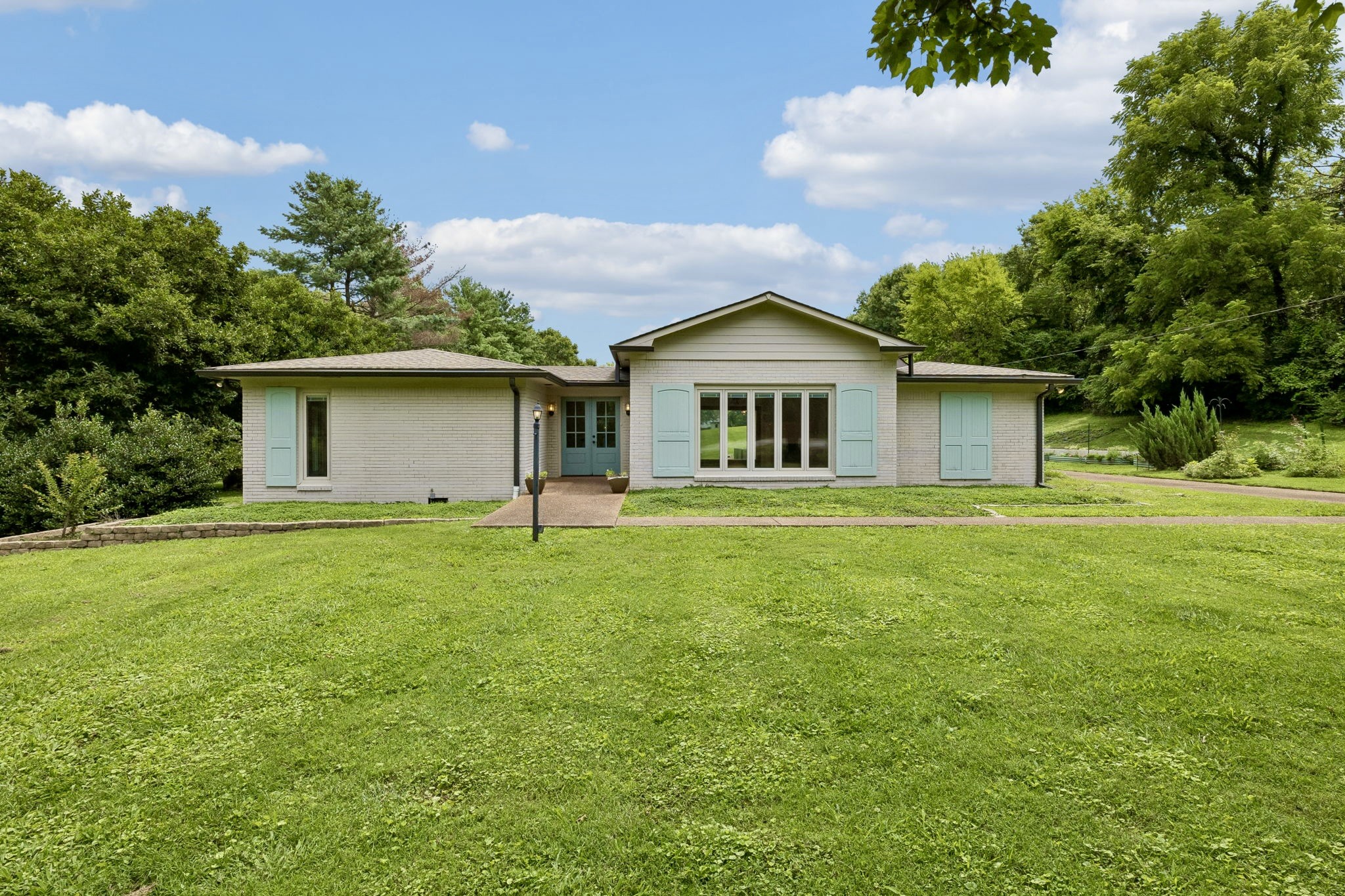702 Wilson Pike