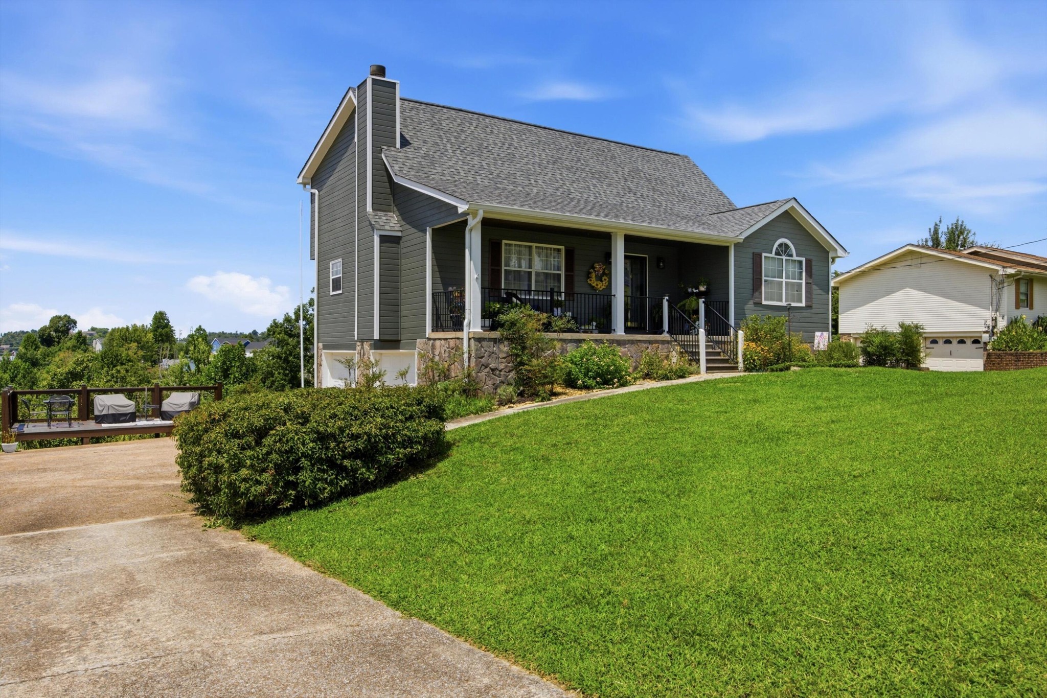 2727 Windthrush Drive Property Photo 4