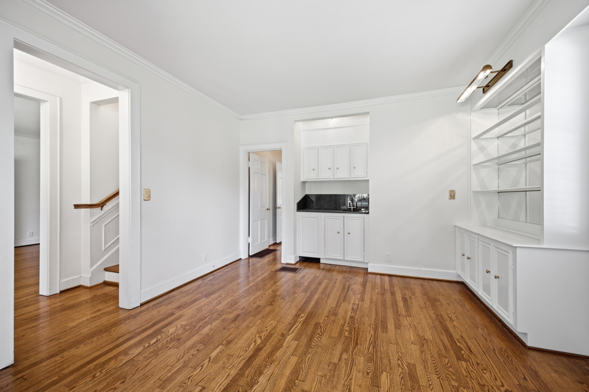 419 Lynnwood Blvd Property Photo 26