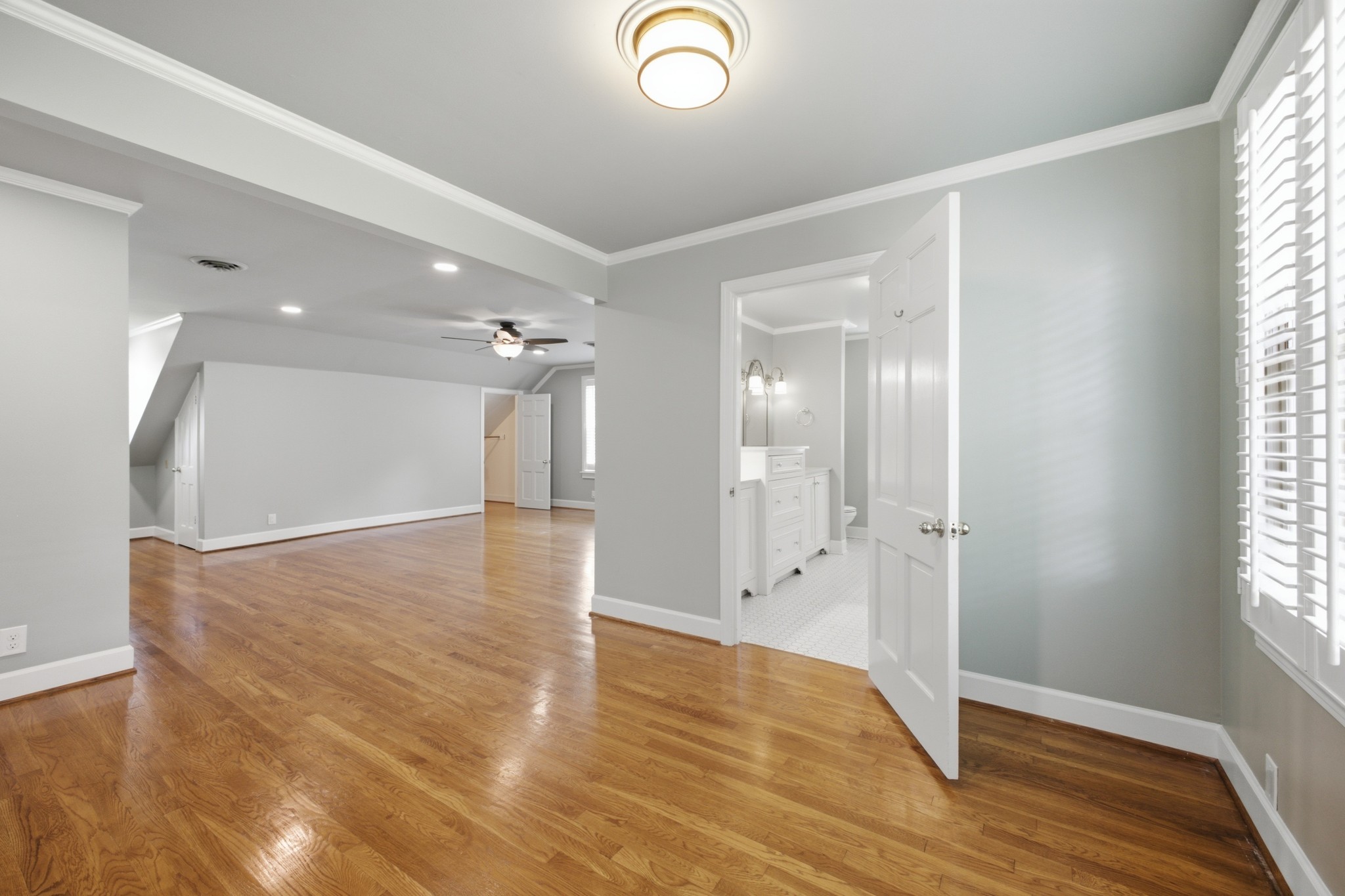 419 Lynnwood Blvd Property Photo 28