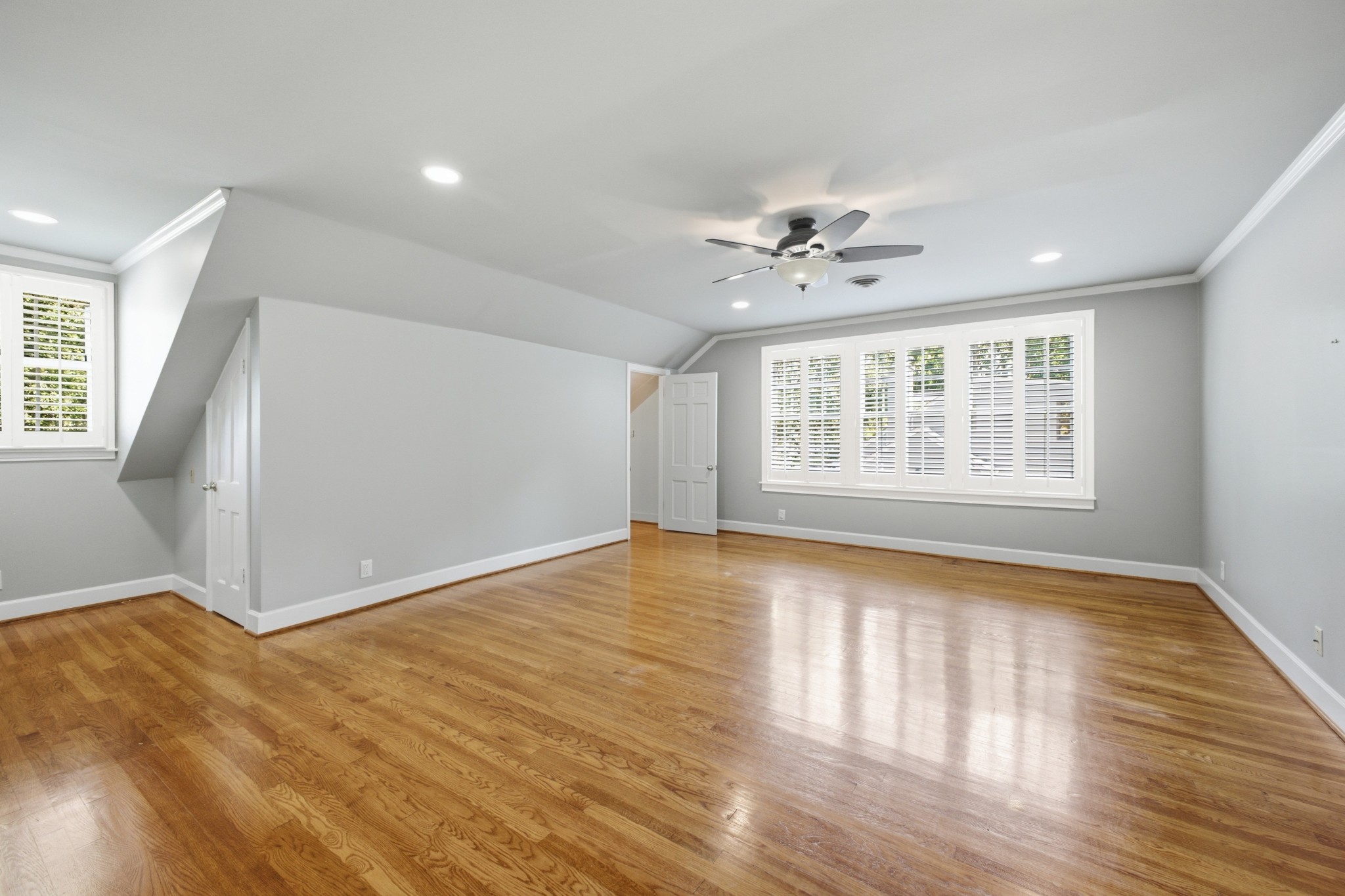 419 Lynnwood Blvd Property Photo 29
