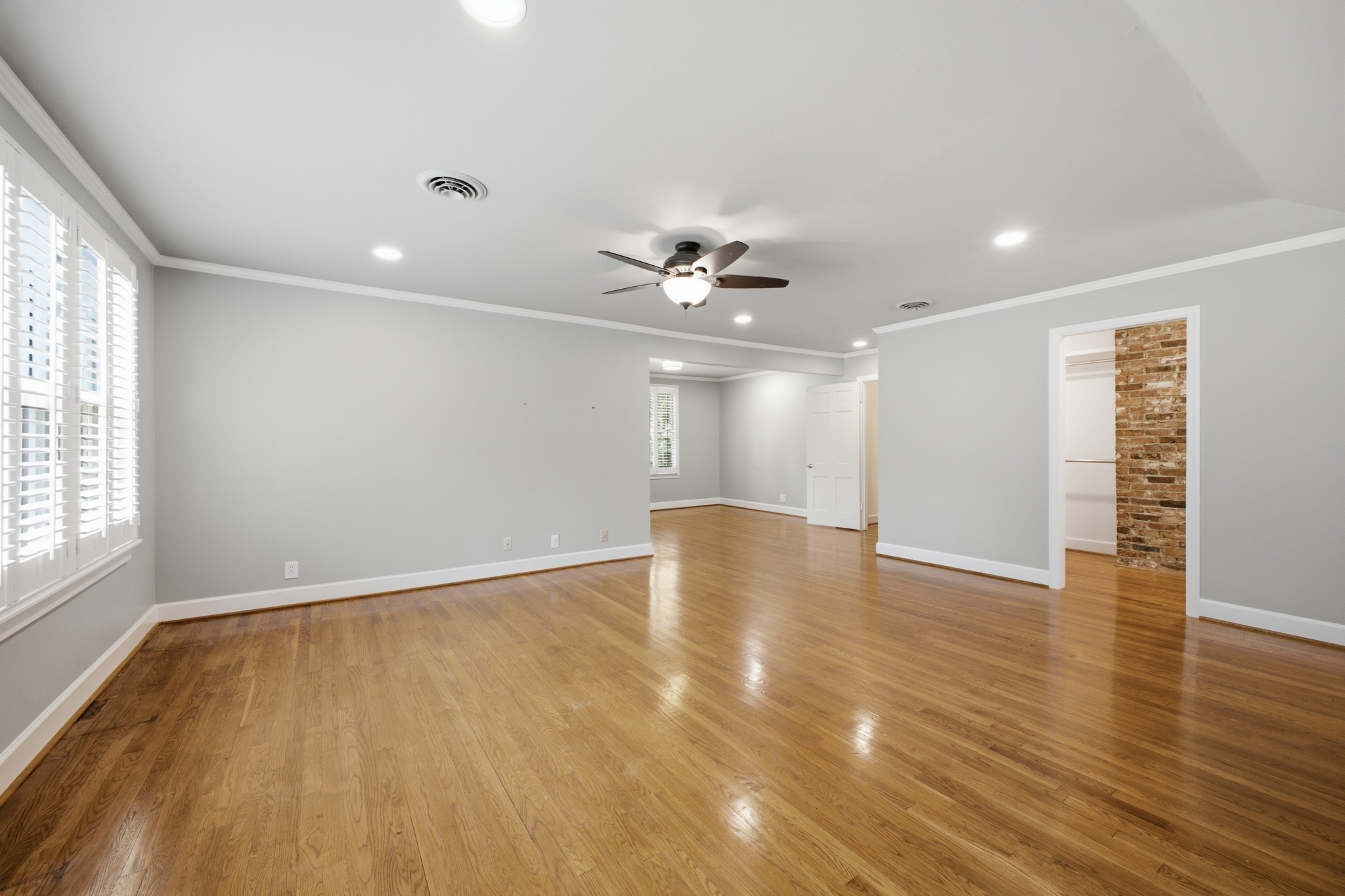 419 Lynnwood Blvd Property Photo 30