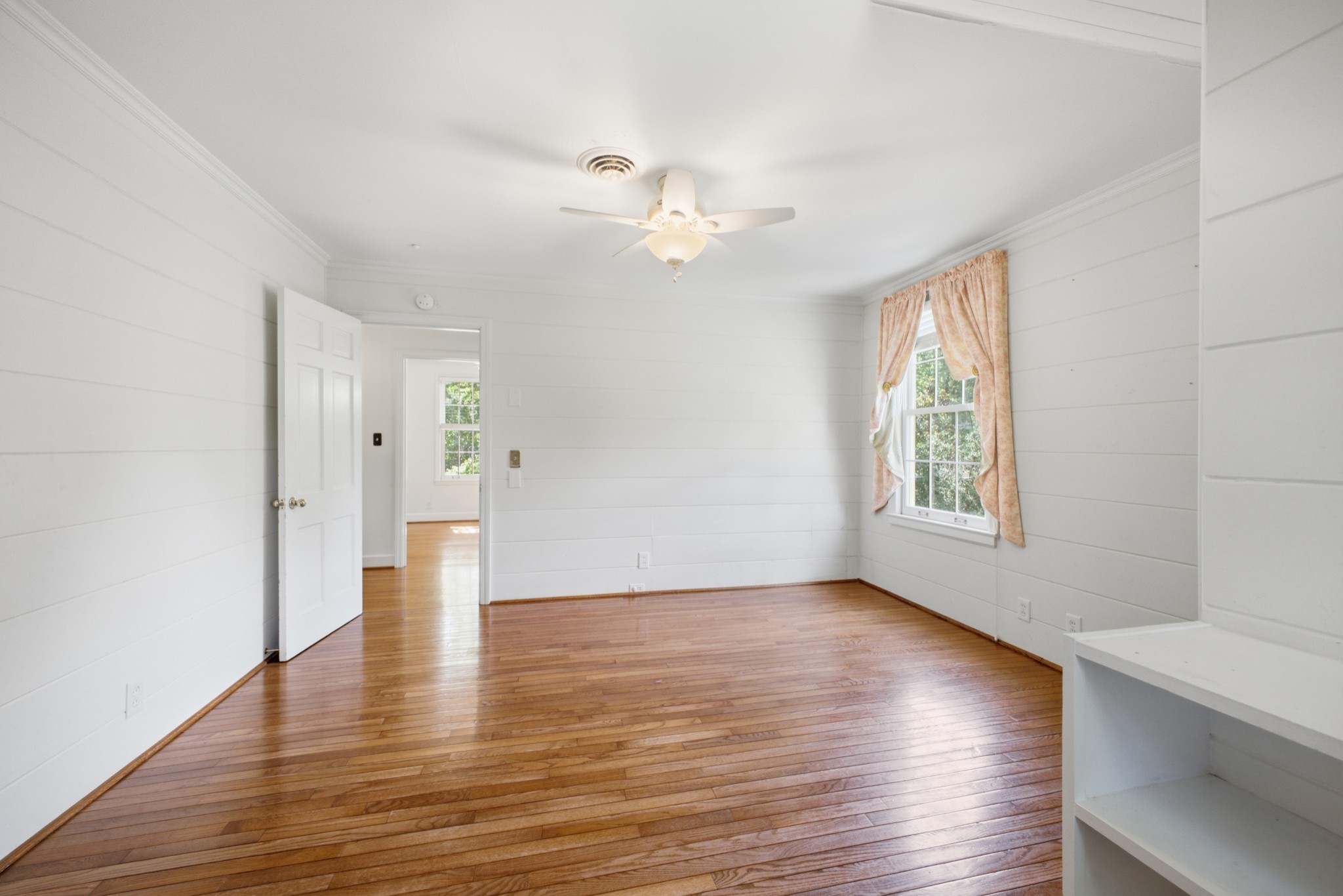 419 Lynnwood Blvd Property Photo 35