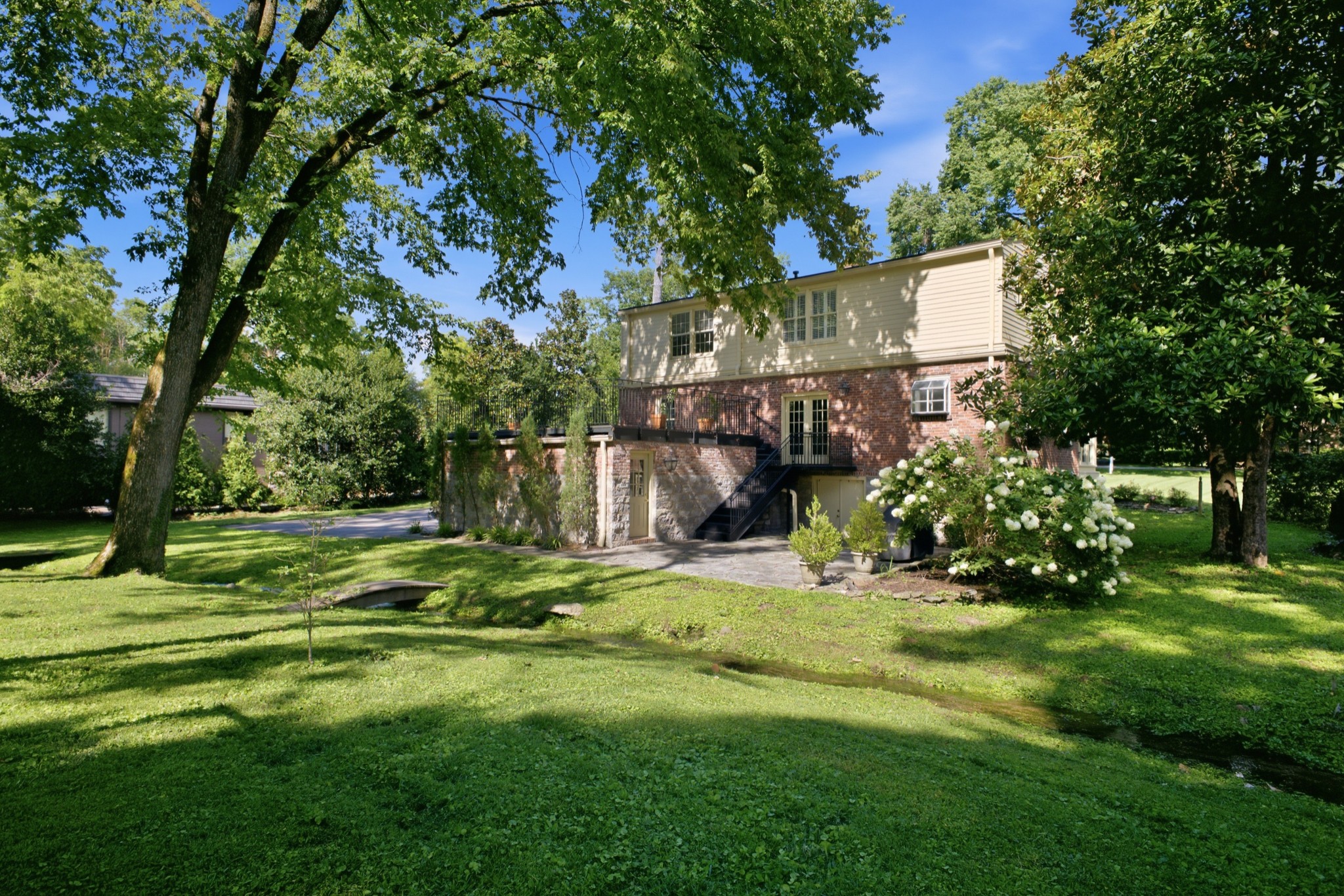 419 Lynnwood Blvd Property Photo 47