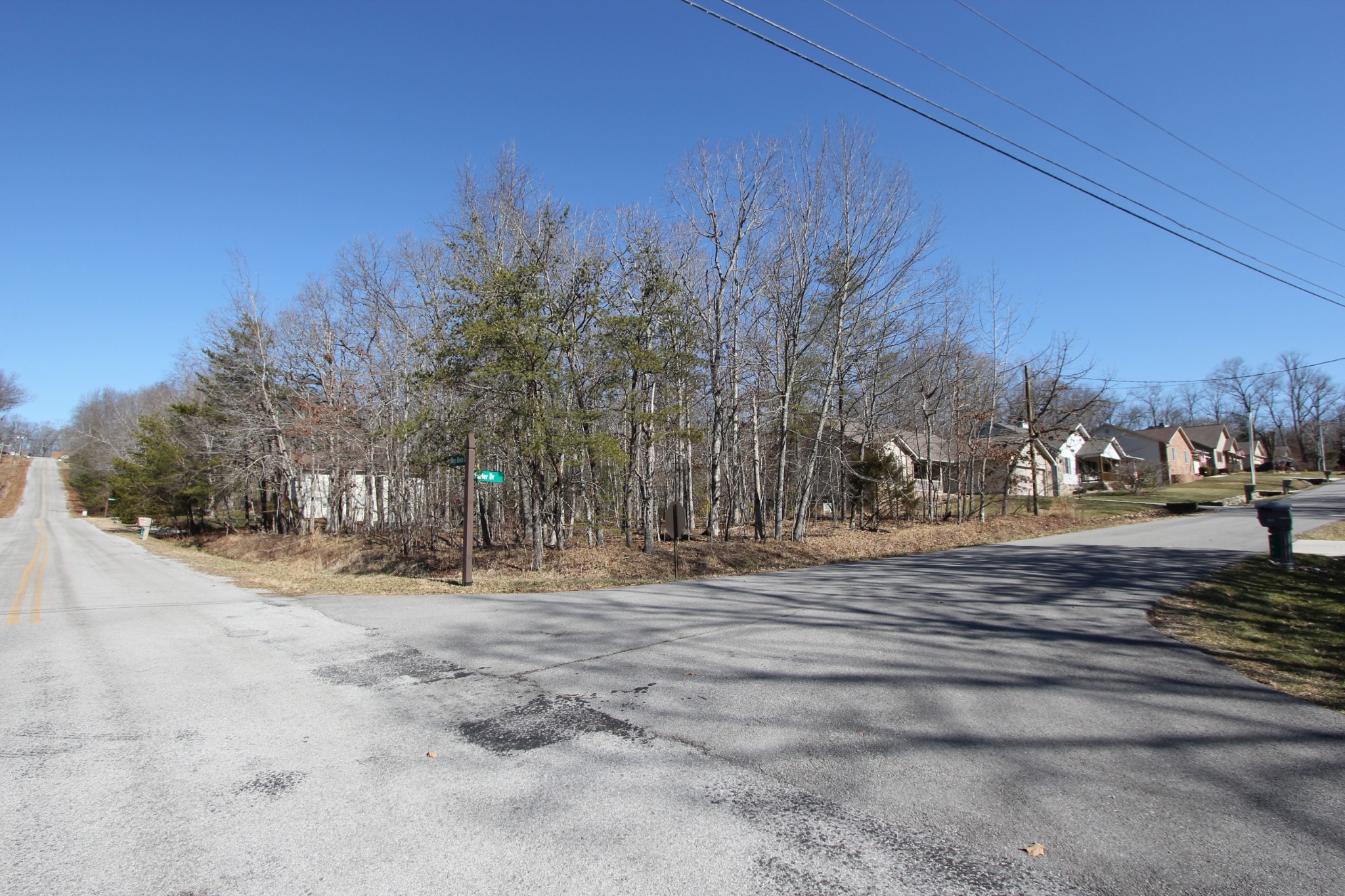 162 Exeter Dr Property Photo 2