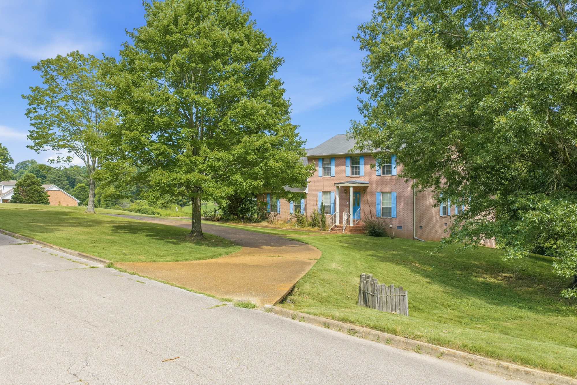 435 Lakeshore Dr