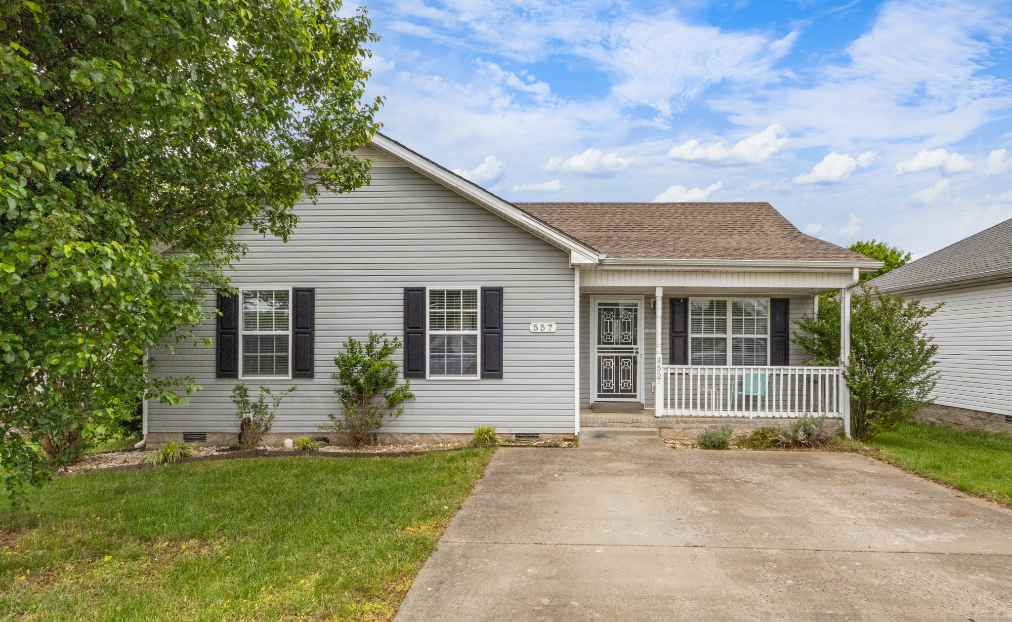 557 Oakmont Dr Property Photo 1