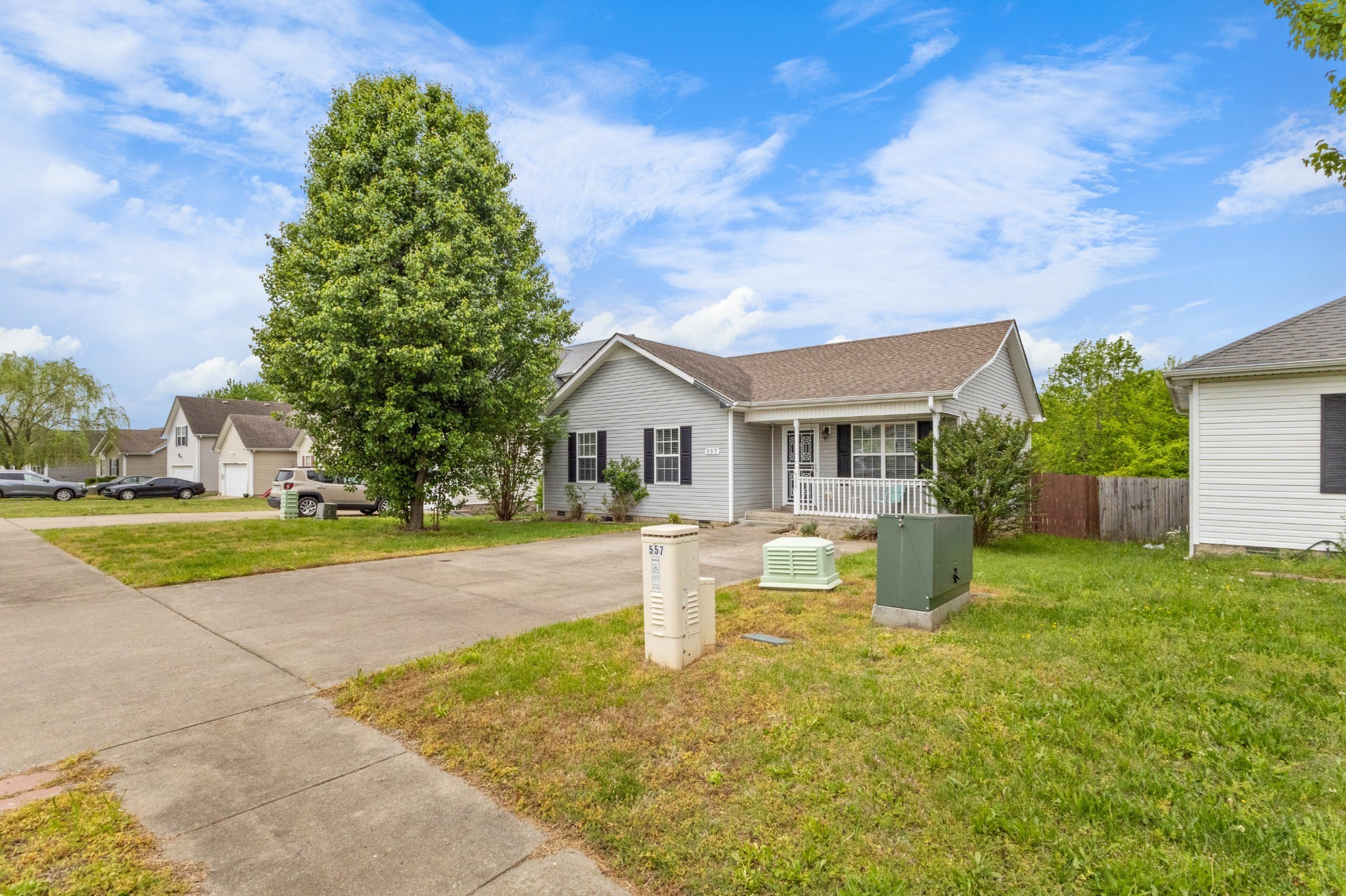 557 Oakmont Dr Property Photo 3