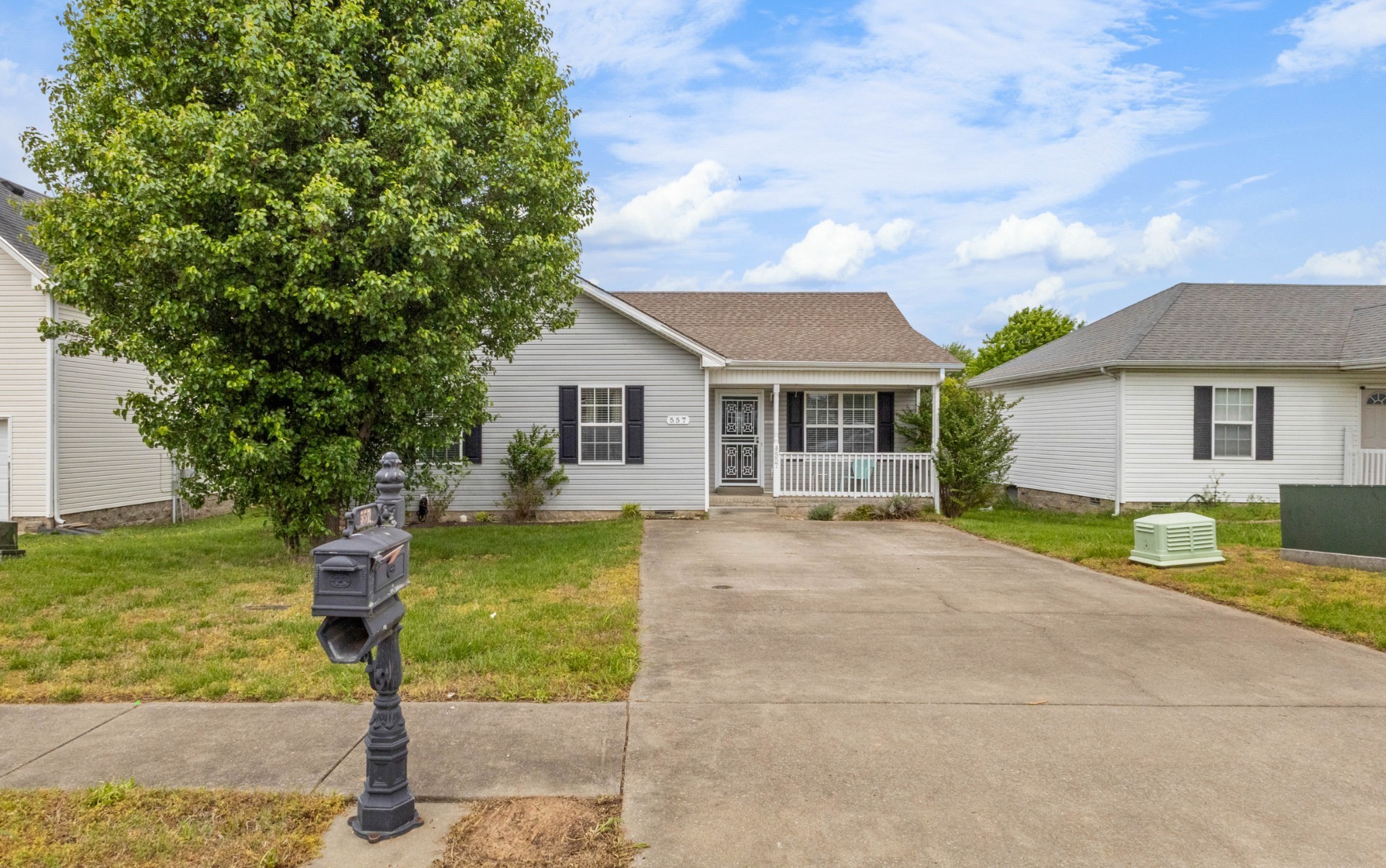 557 Oakmont Dr Property Photo 4