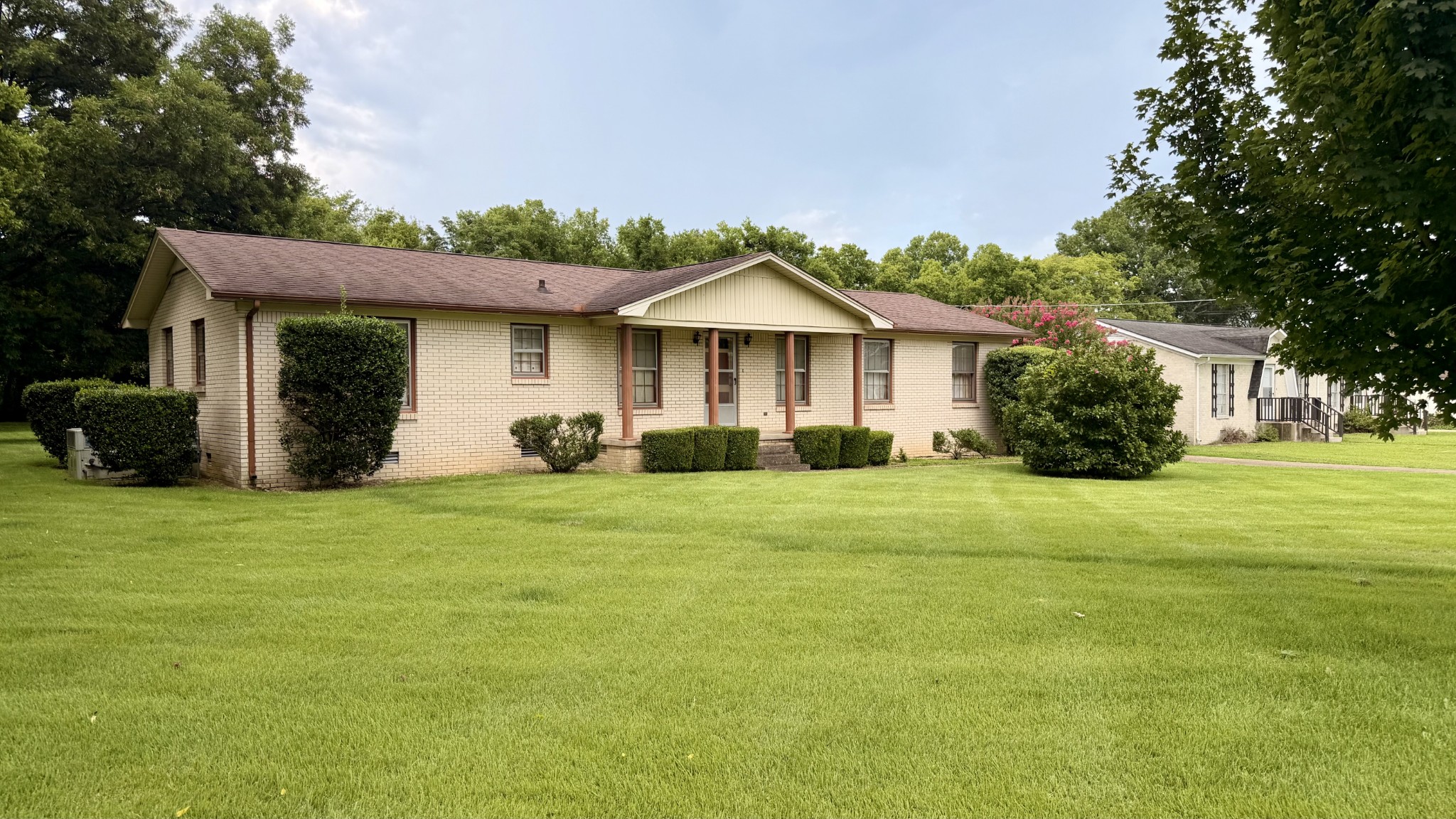 229 Robin Hood Rd Property Photo 1
