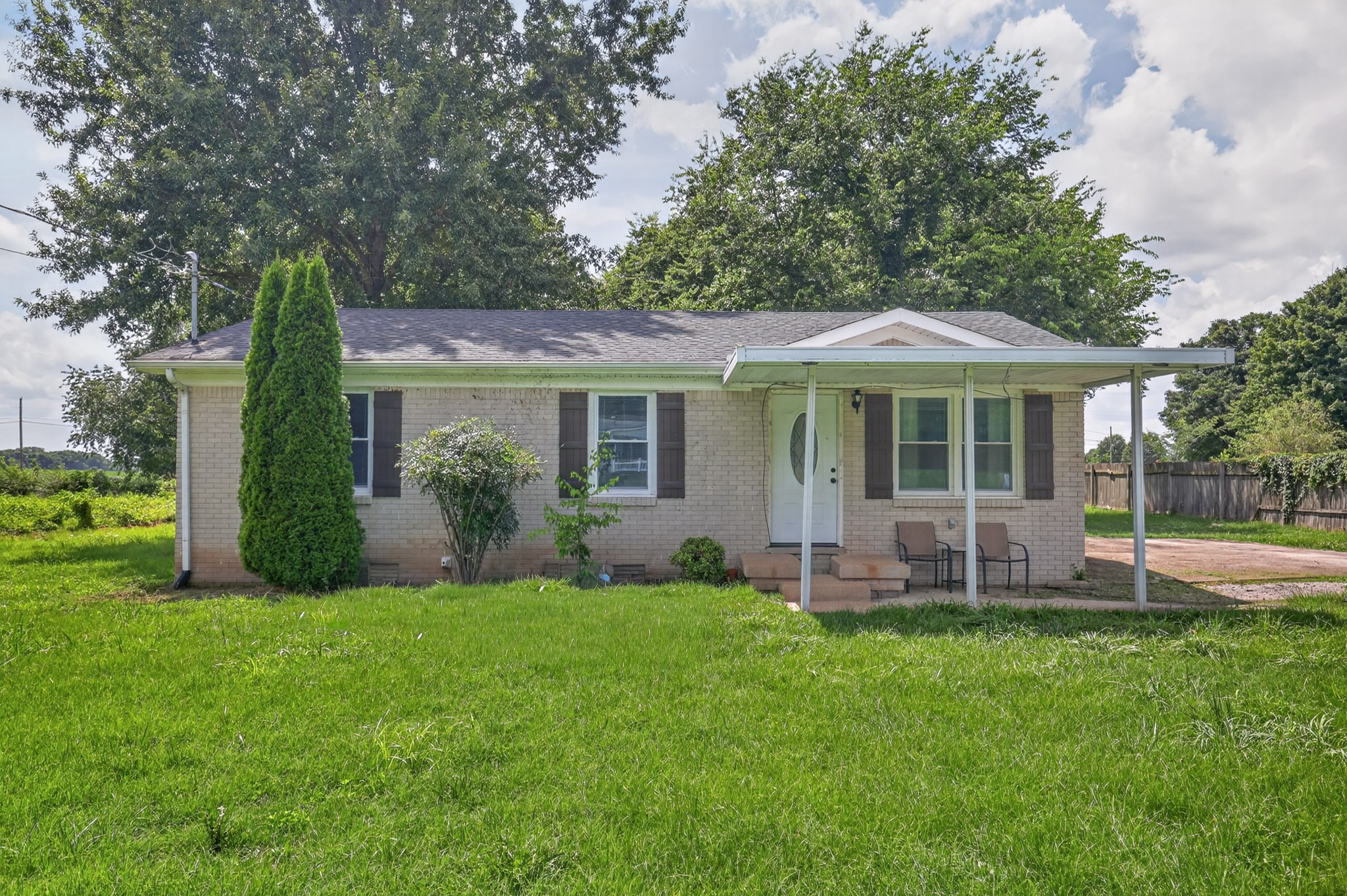 102 Lakeside Dr