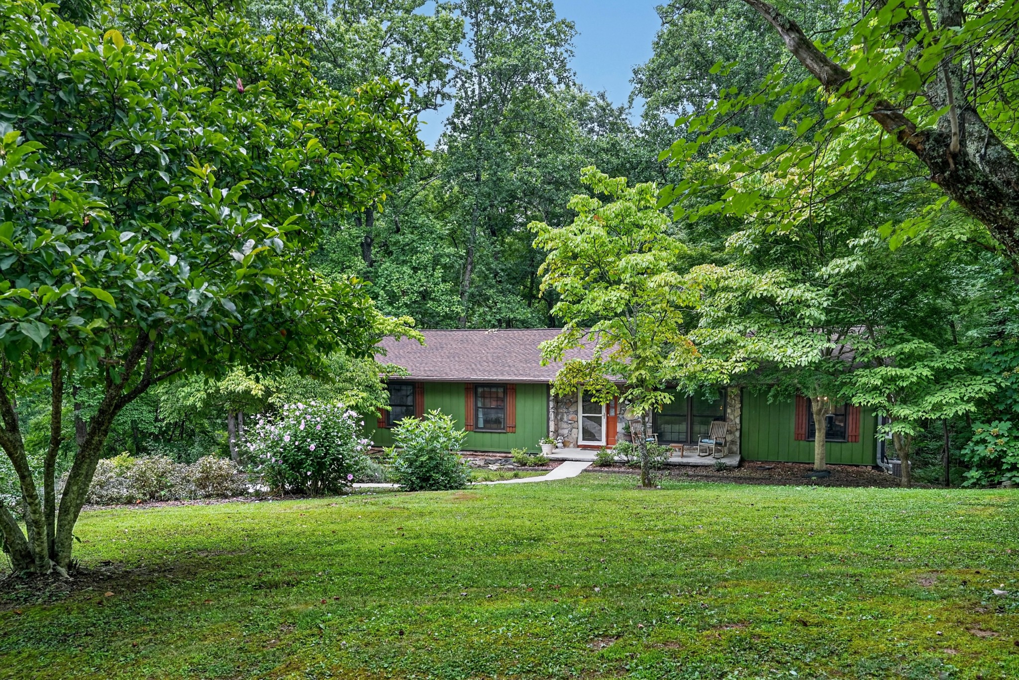 1545 Little John Ln Property Photo 2
