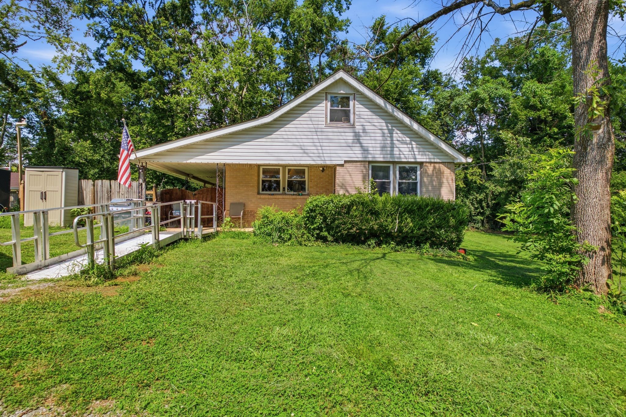 216 Walton Ferry Rd Property Photo 1