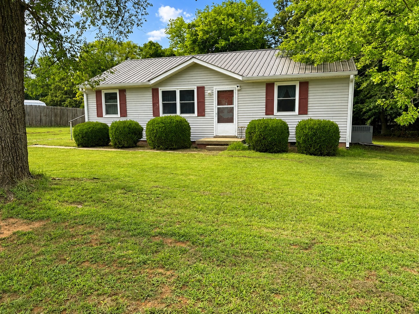 307 Barkwood Dr Property Photo 1