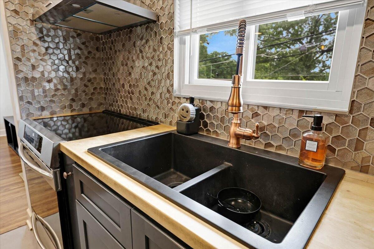3503 Lockwood Circle Property Photo 4