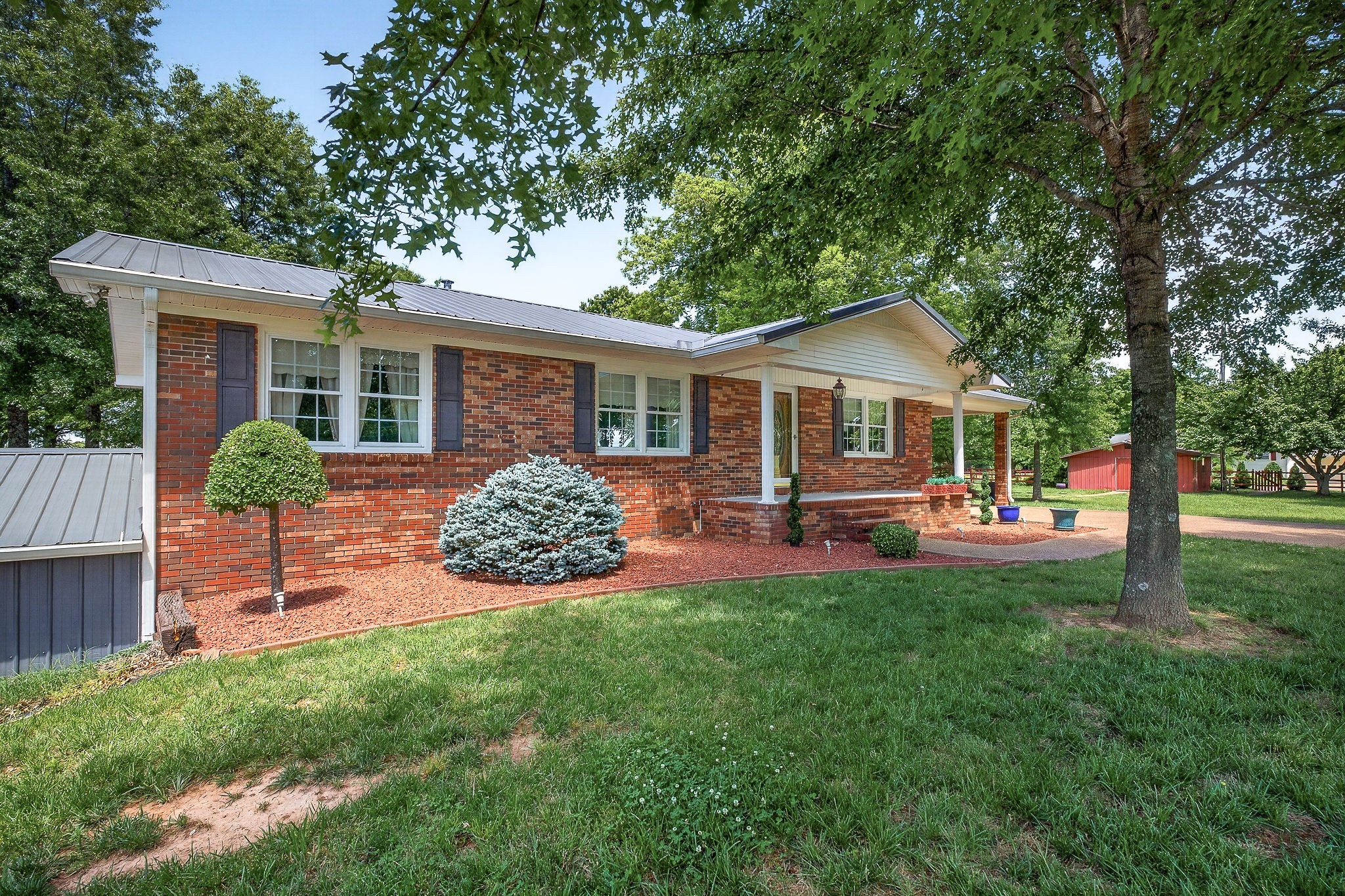 1956 Shady Grove Rd Property Photo 1