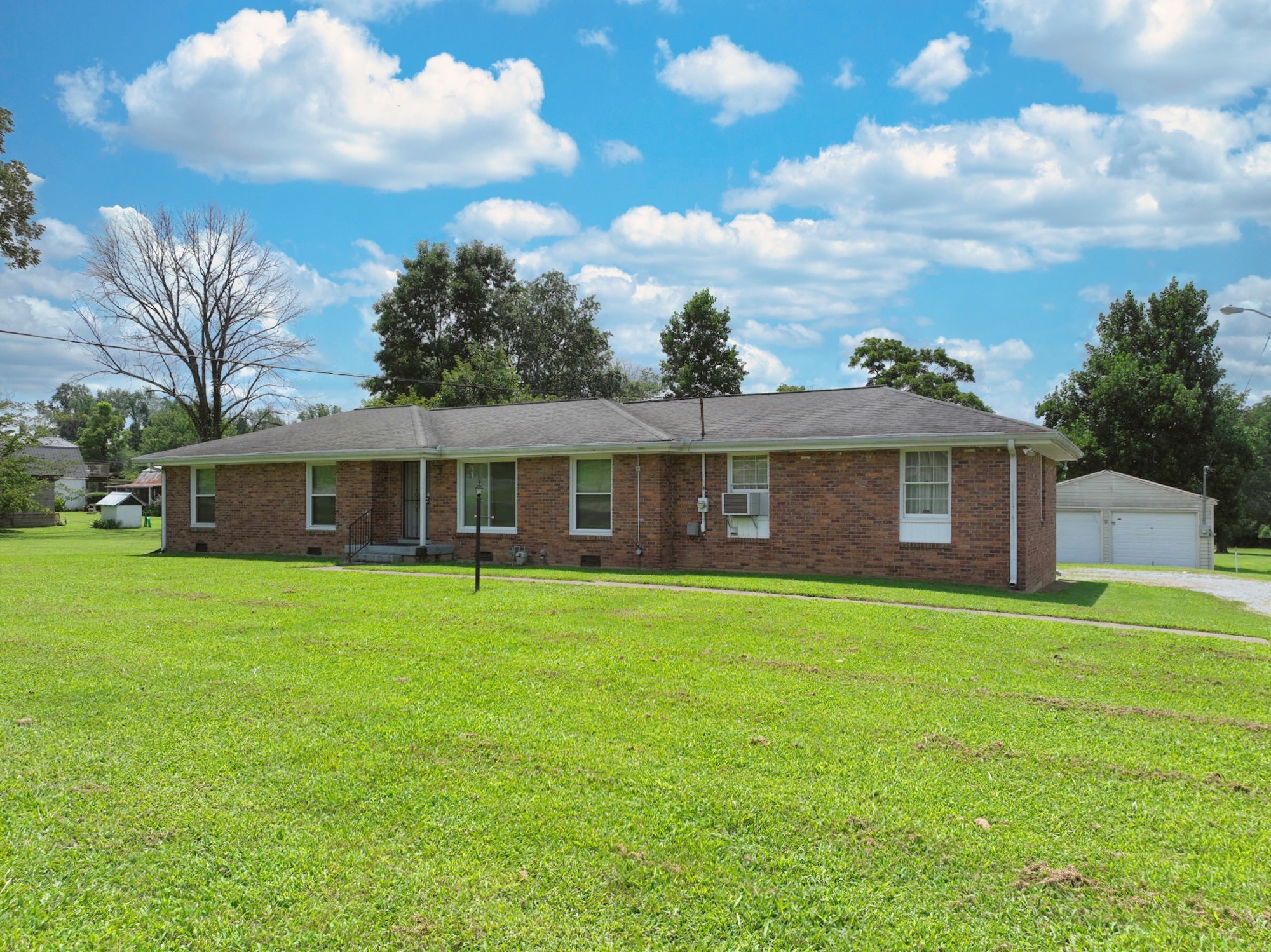 1544 Neelys Bend Rd Property Photo 1