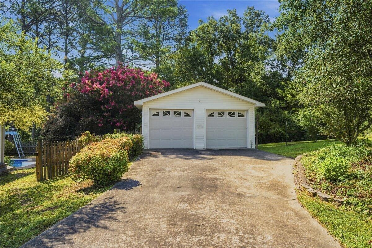 1232 Hall Drive Property Photo 6