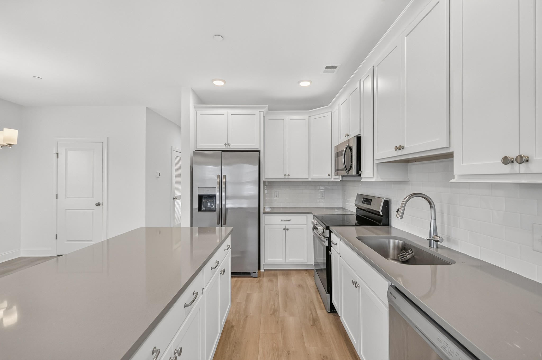 482 Portsdale Dr Property Photo 1