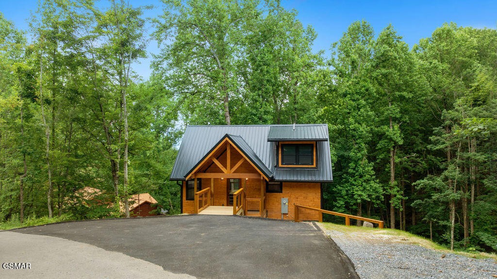 1123 Raintree Road