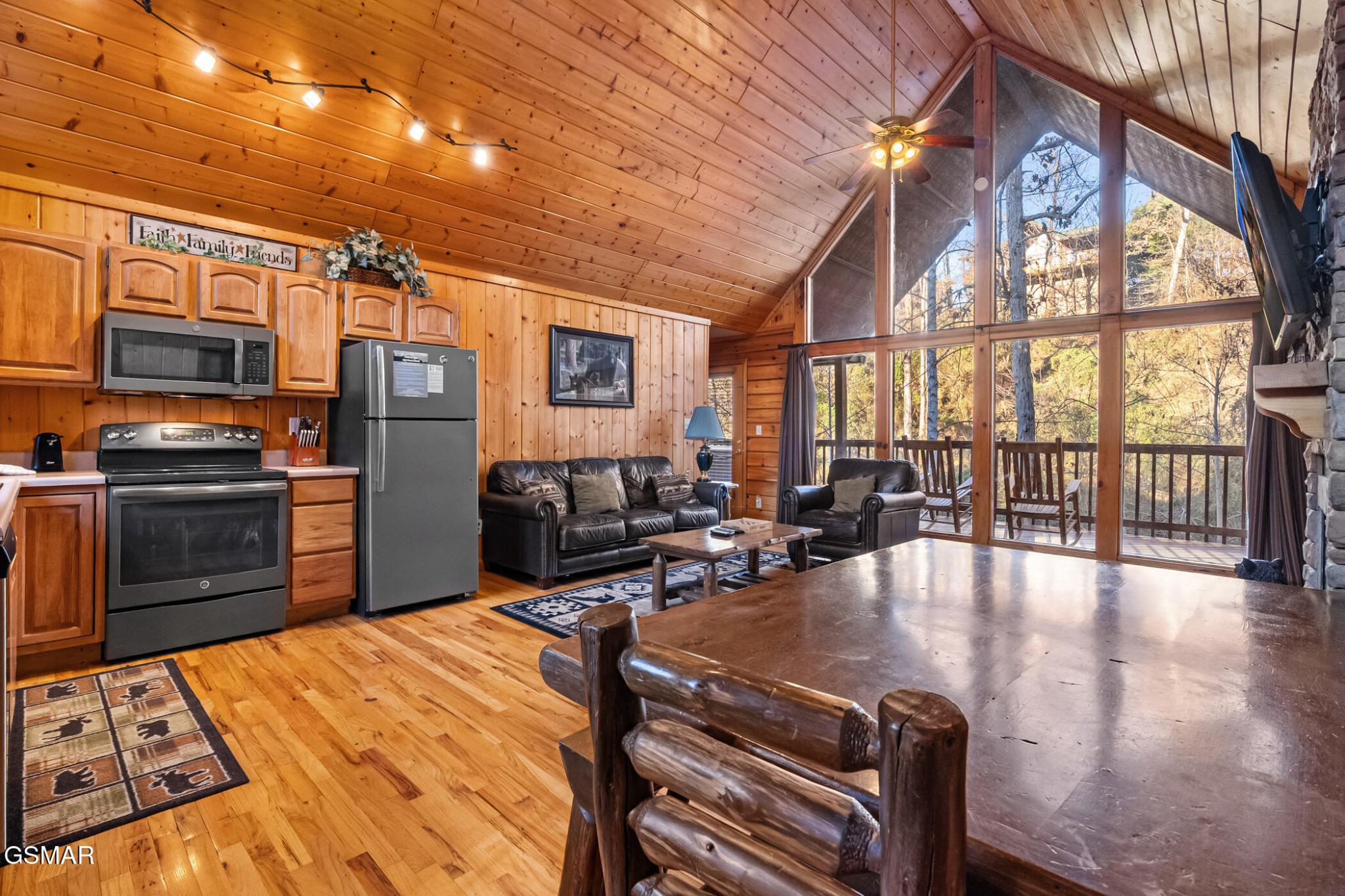 1509 Bears Den Way Property Photo 4