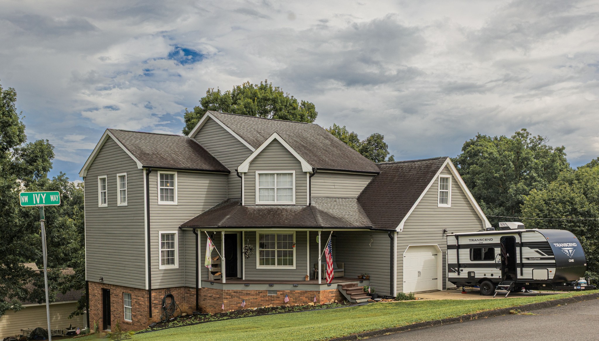 400 Ivy Way, NW