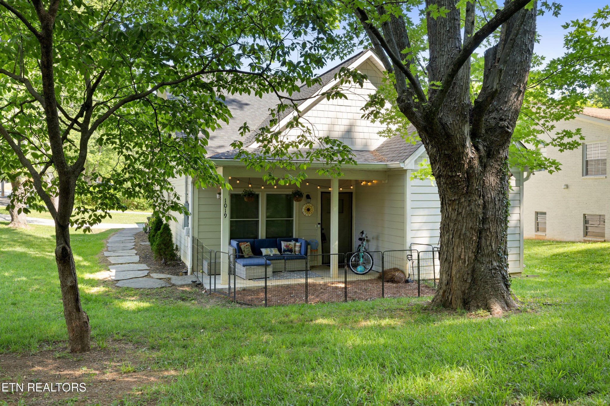 1019 Broyles Ave Property Photo 1