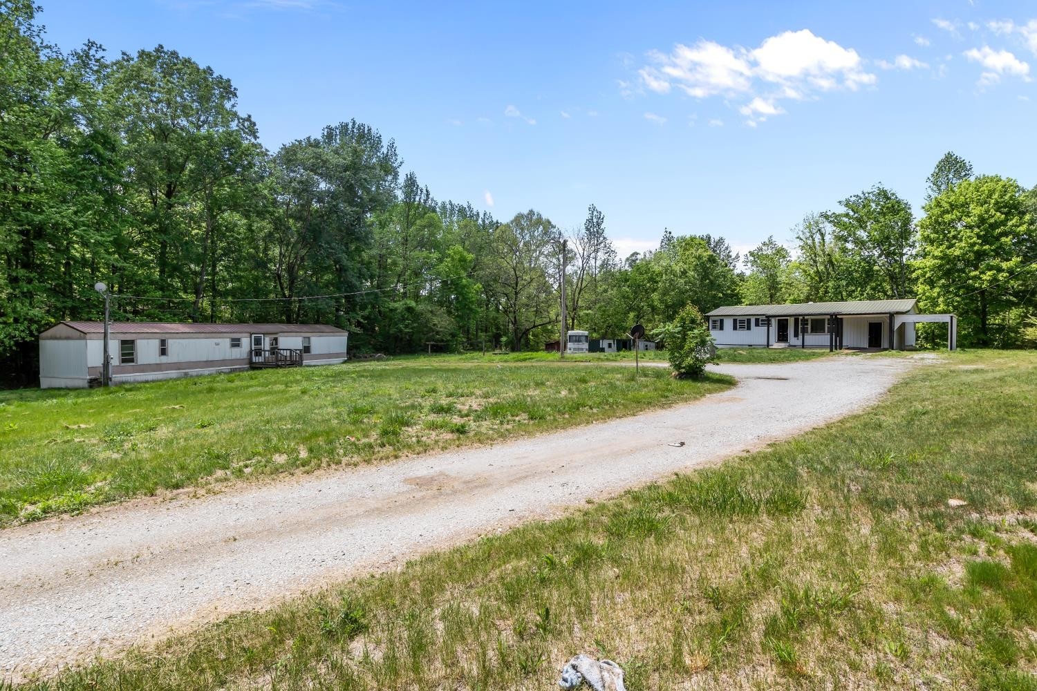 305 Old Bruceton Rd Property Photo 4