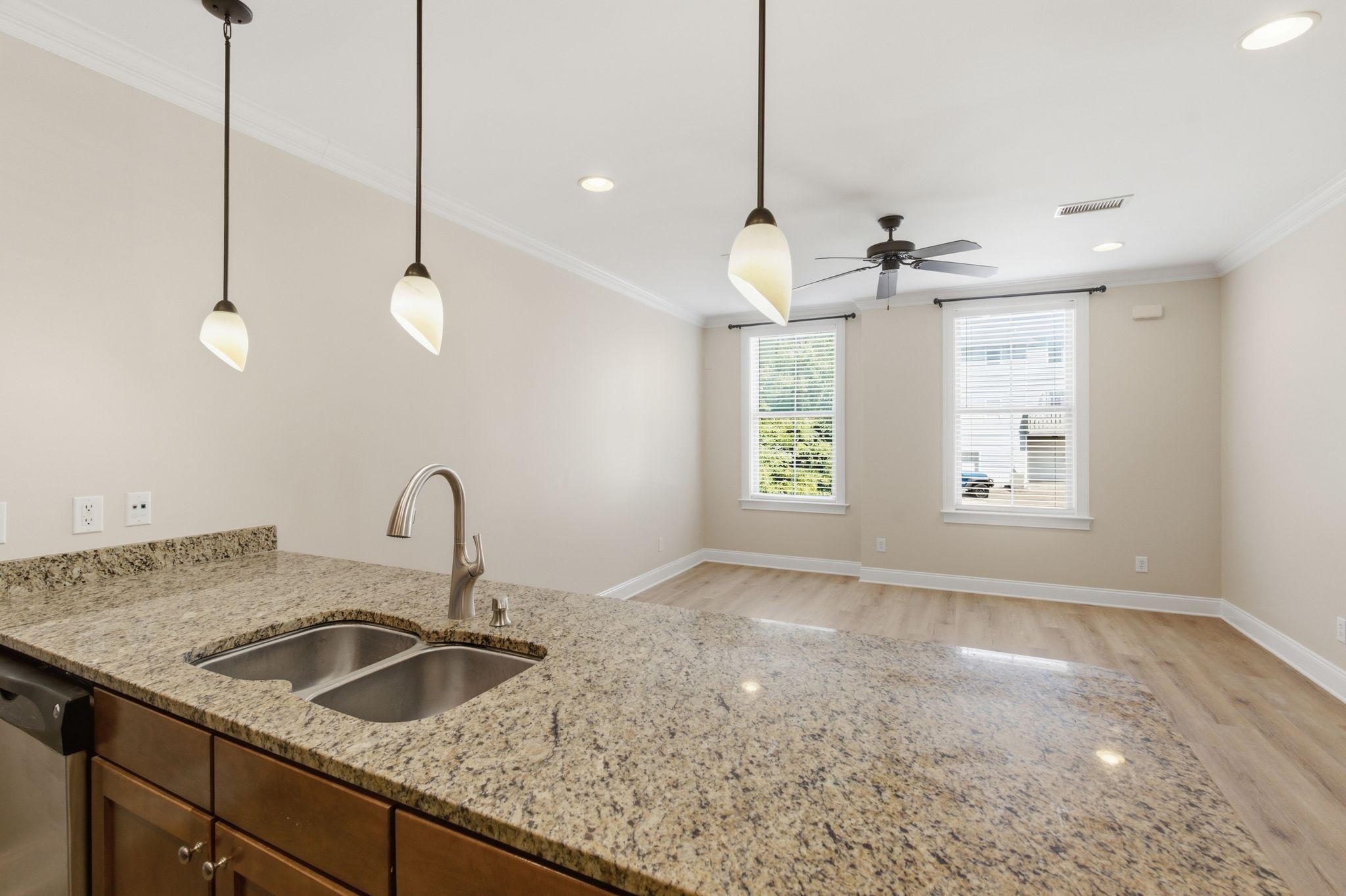 3122 Long Boulevard Property Photo 8
