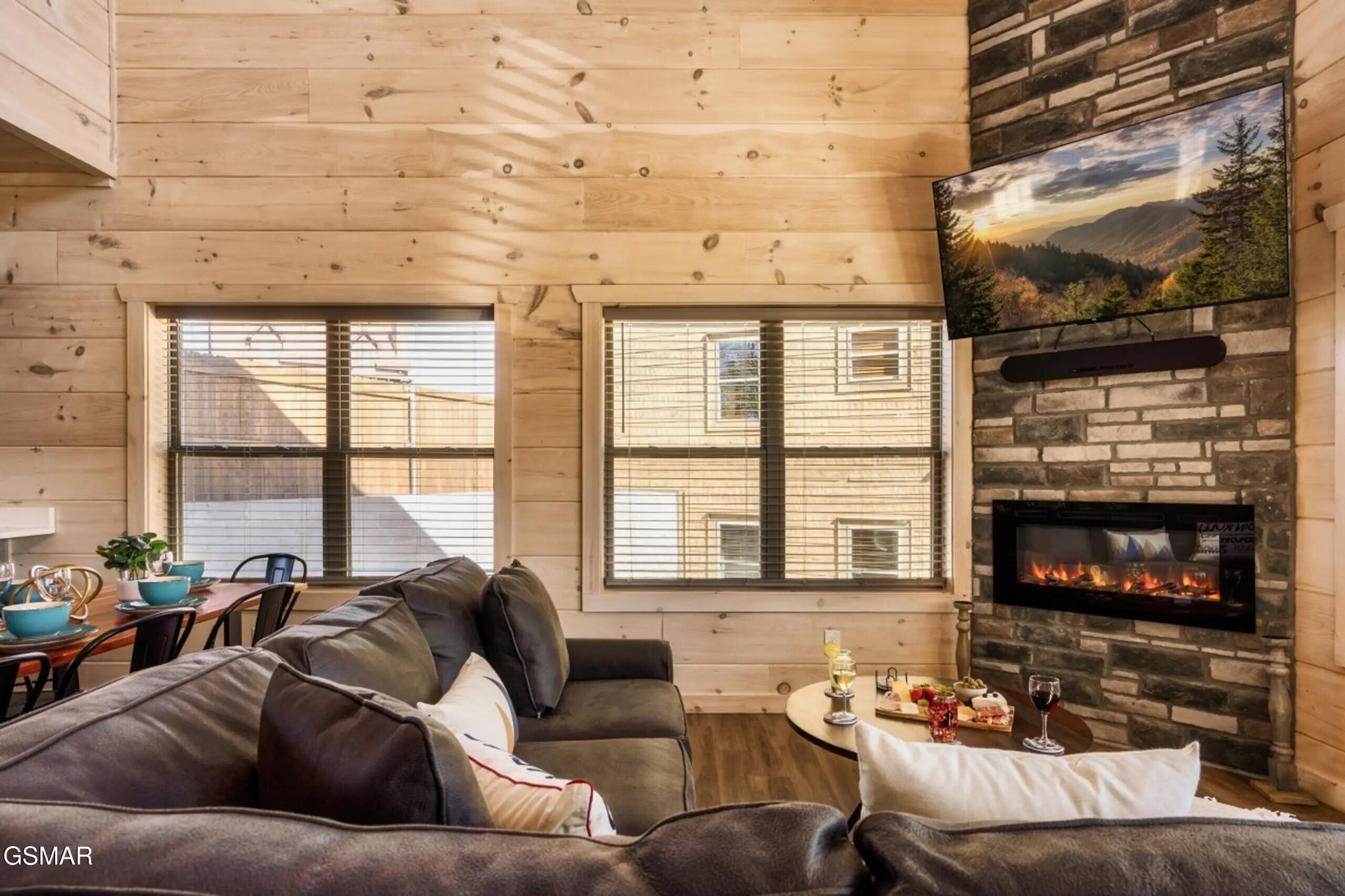 2852 Sequoia Road Property Photo 4