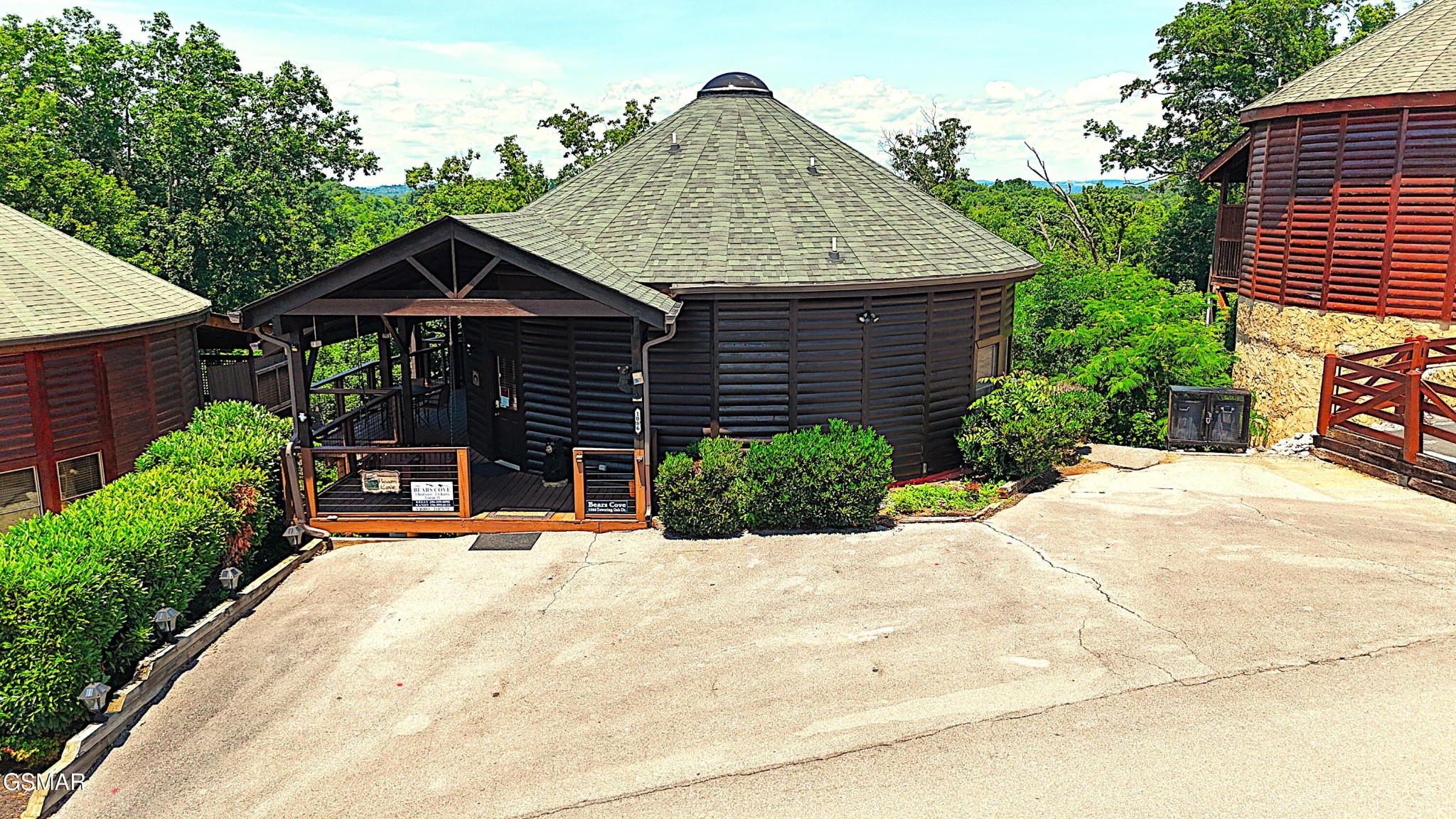 1086 Towering Oaks Drive