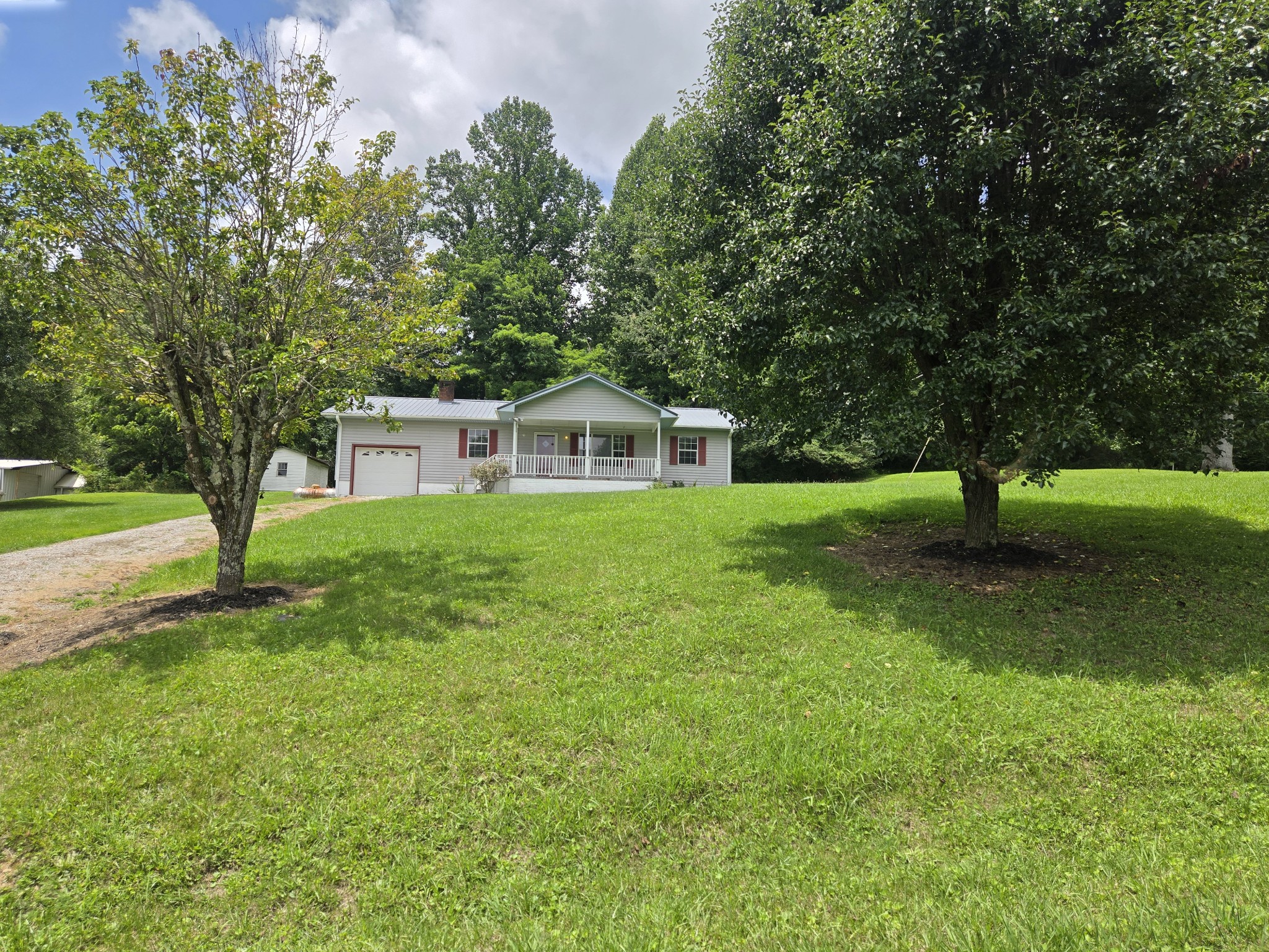 193 W Lee Dr Property Photo 2