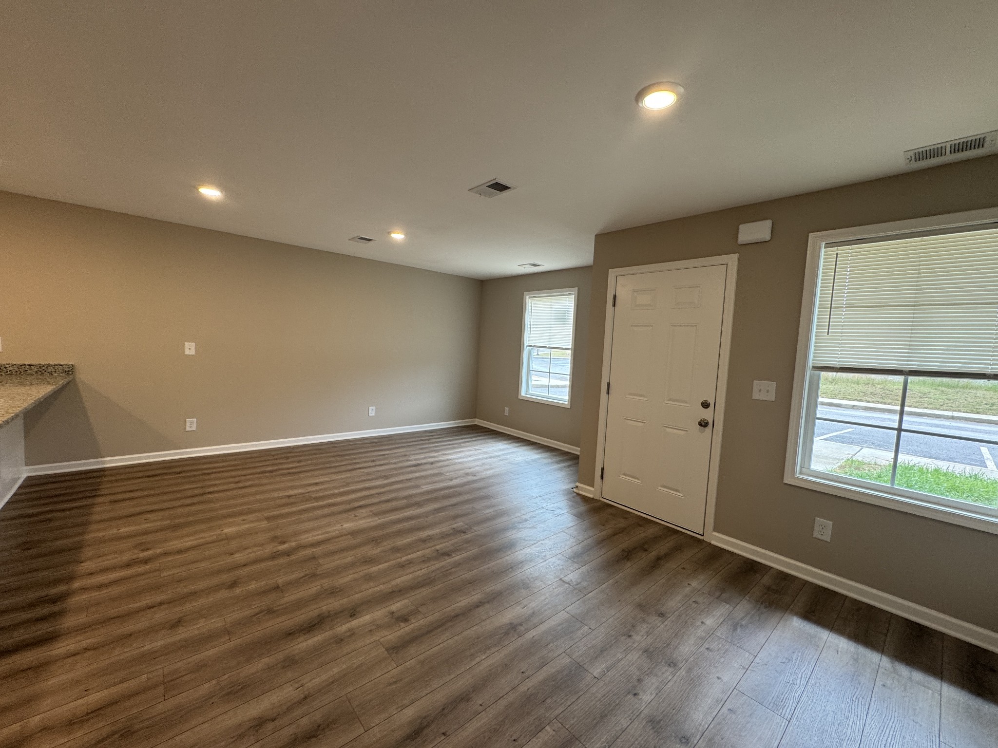 213 Mountaindale Dr Property Photo 2