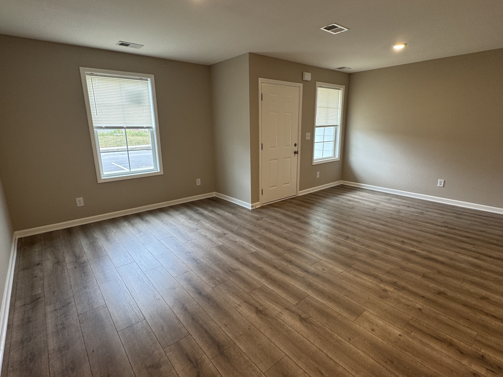 213 Mountaindale Dr Property Photo 4