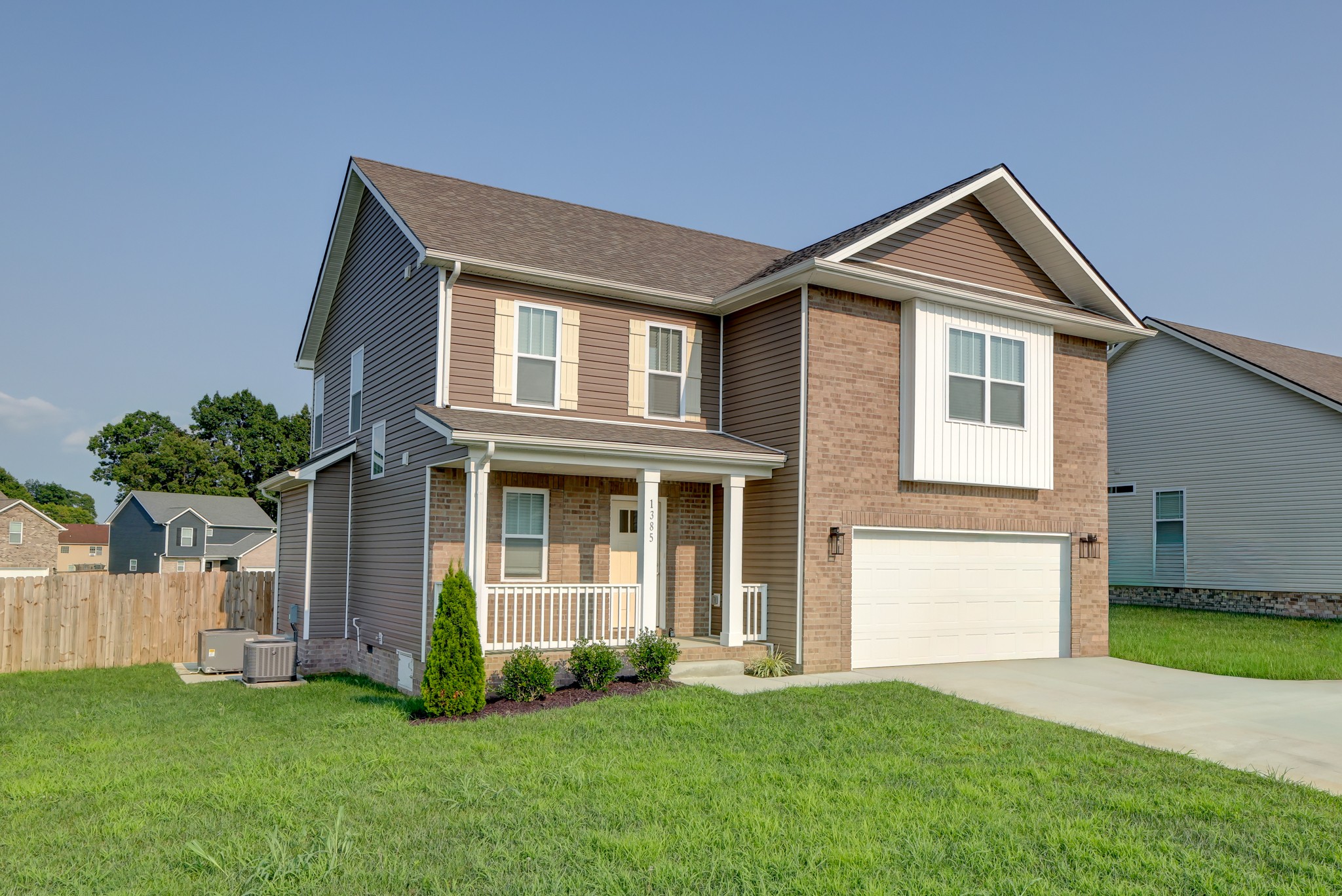 1385 Harmon Ln Property Photo 1