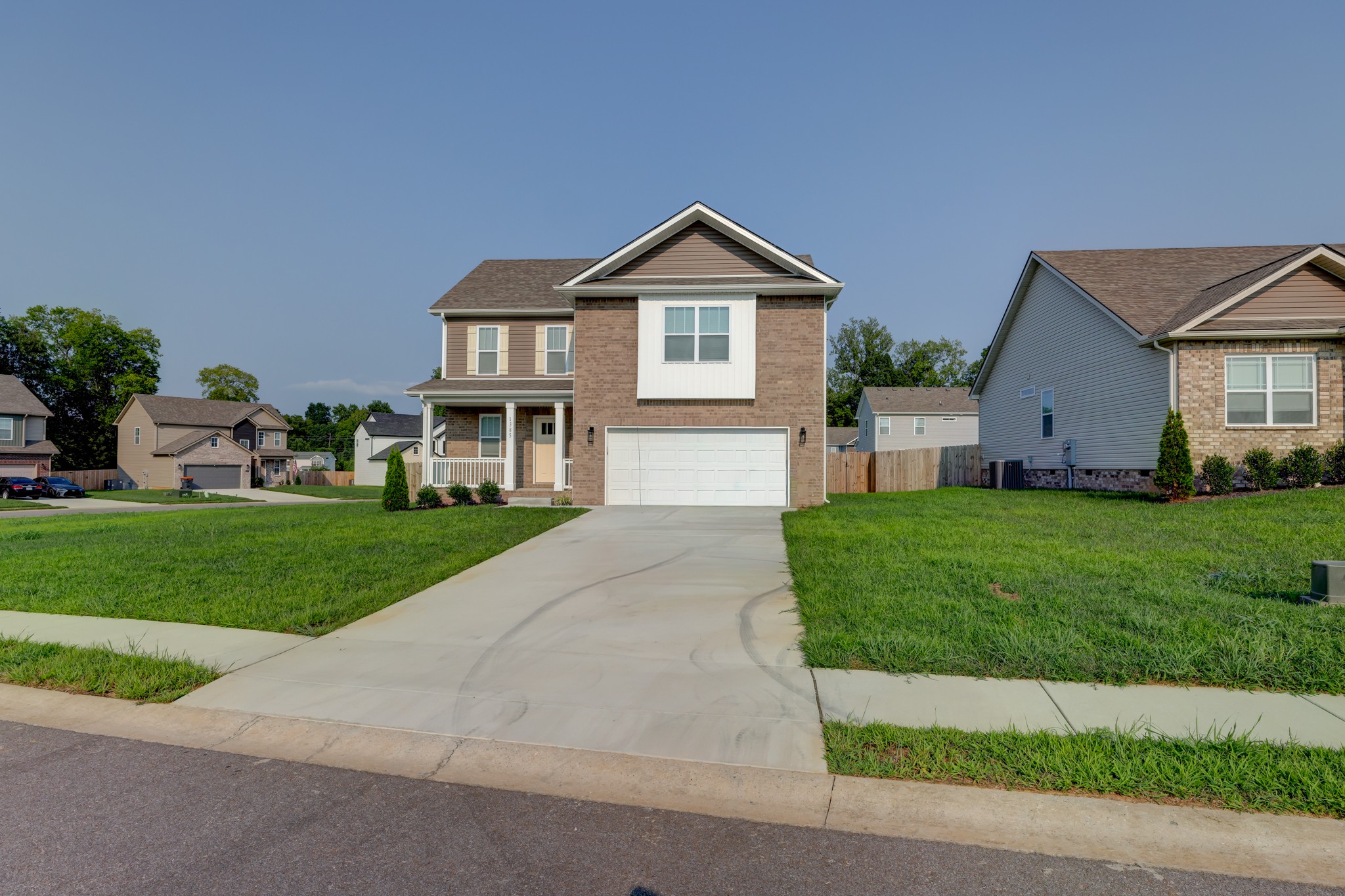 1385 Harmon Ln Property Photo 2