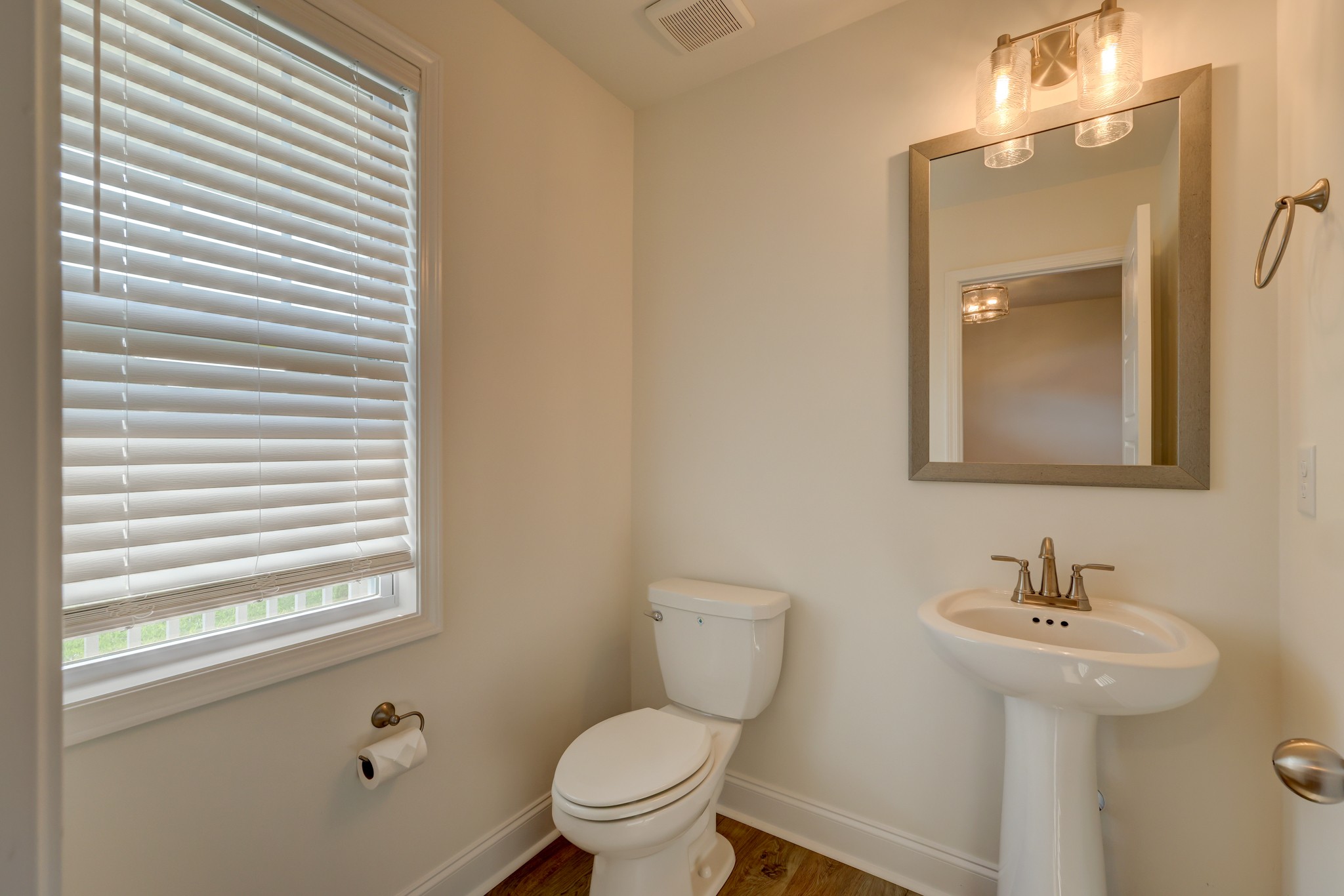 1385 Harmon Ln Property Photo 7