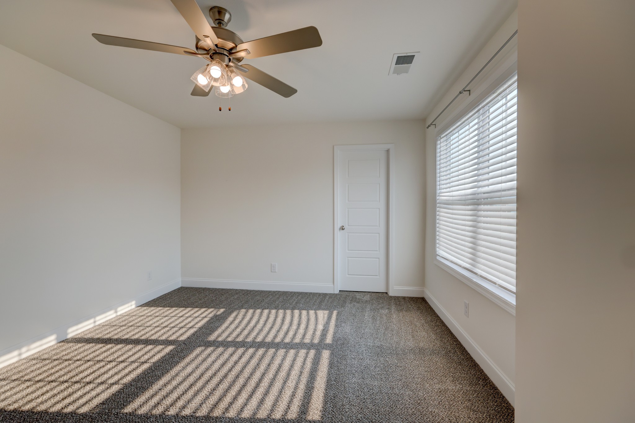 1385 Harmon Ln Property Photo 8
