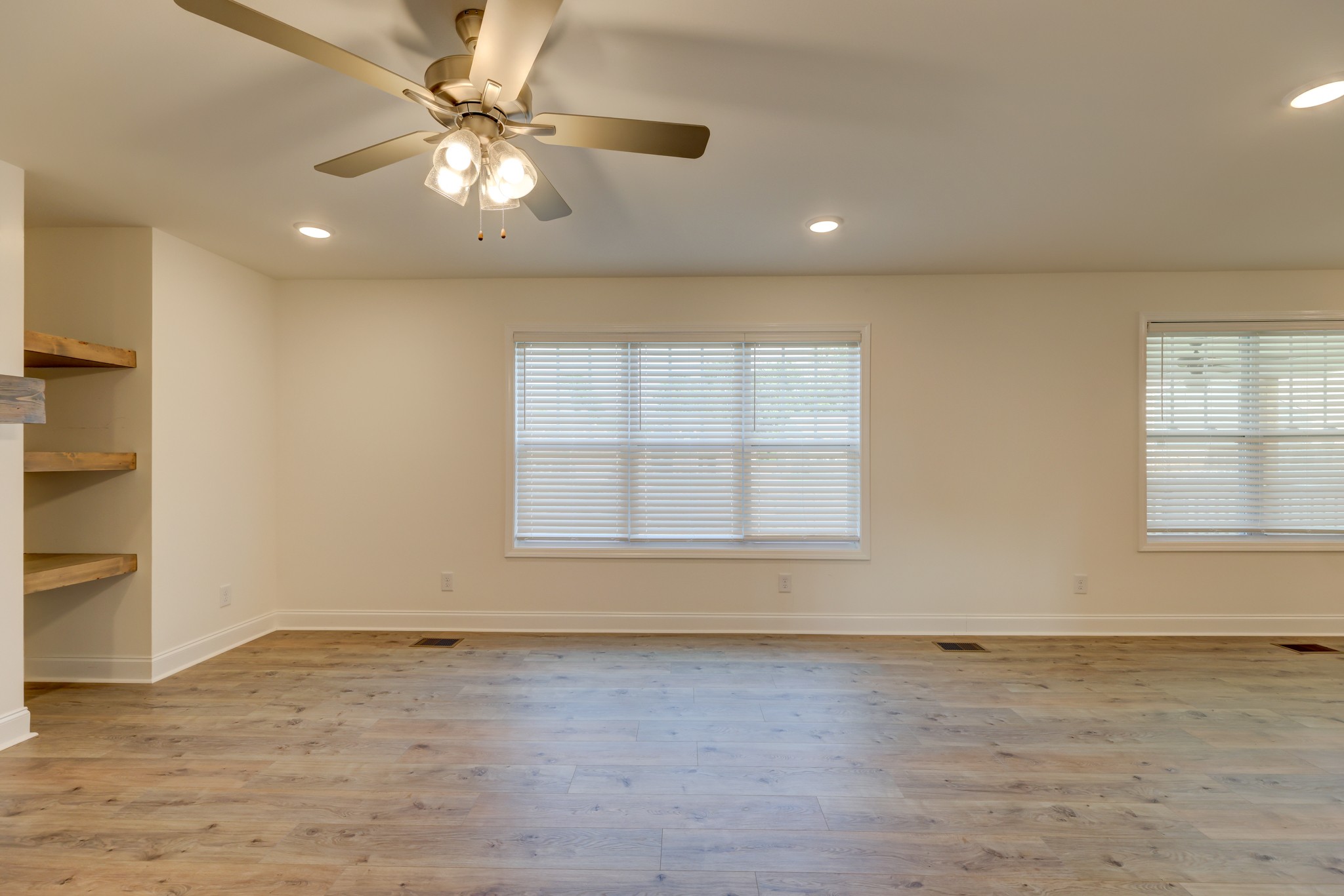 1385 Harmon Ln Property Photo 10
