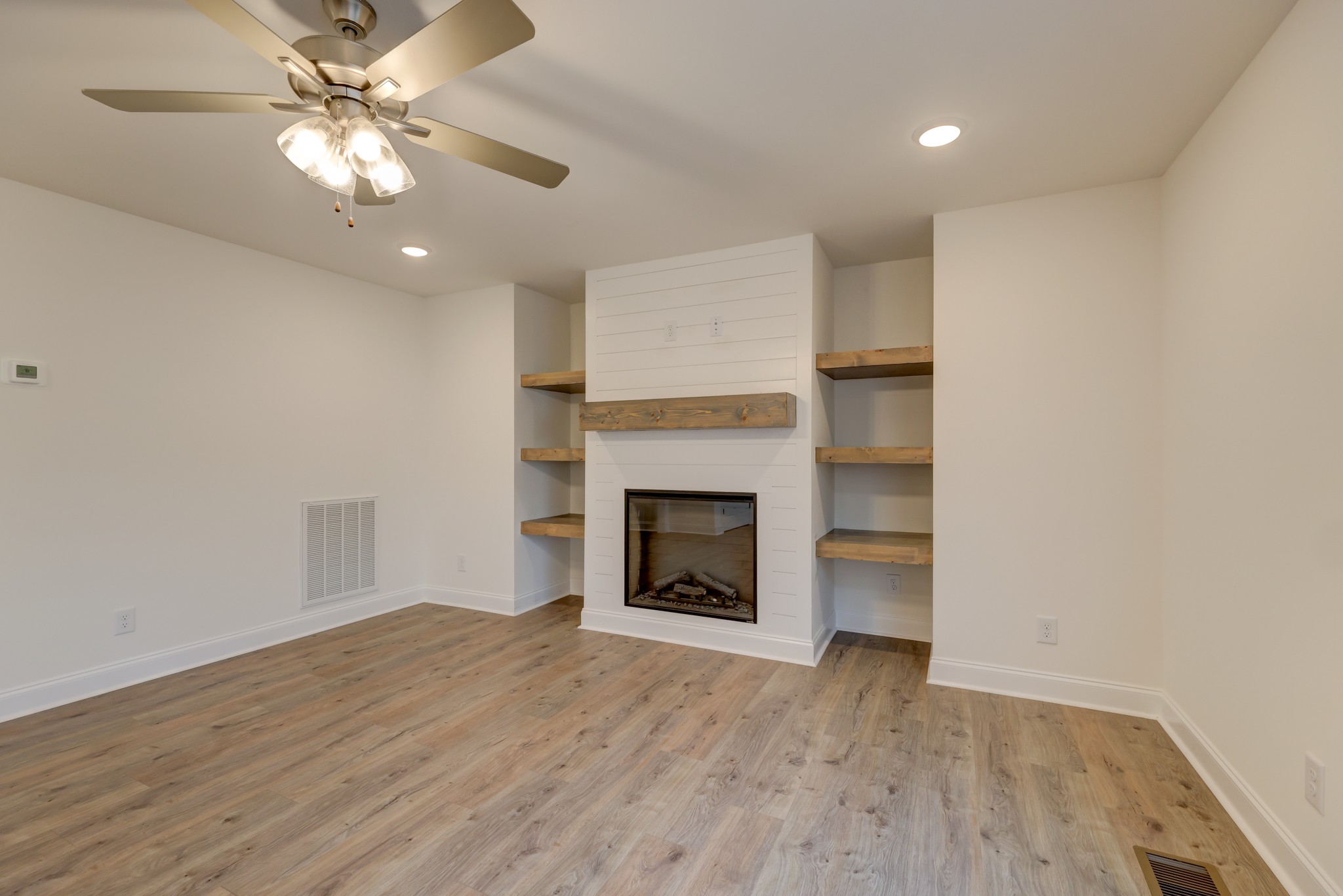 1385 Harmon Ln Property Photo 12