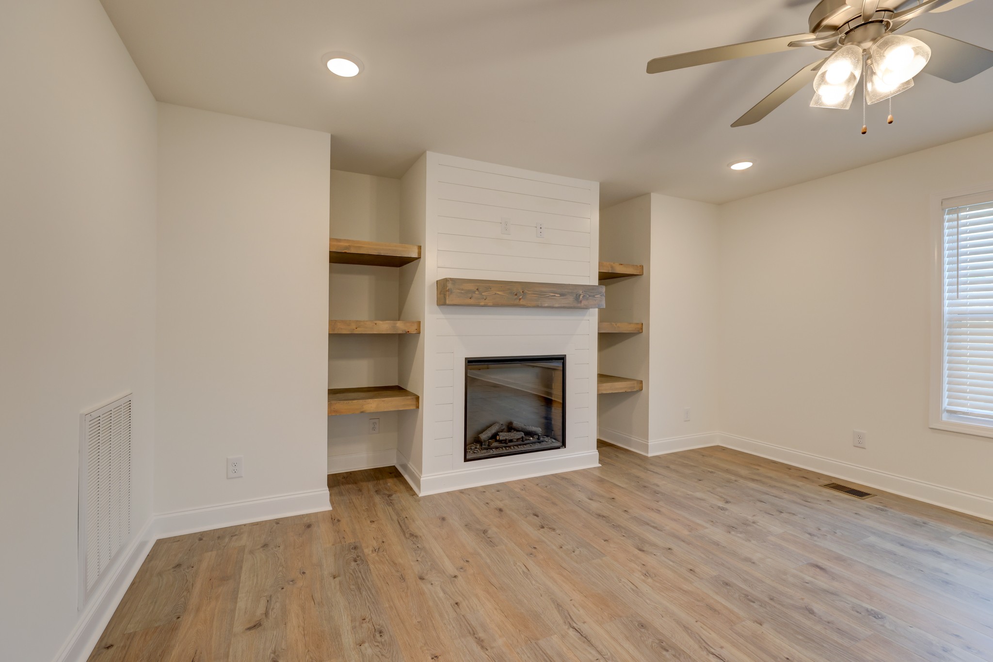 1385 Harmon Ln Property Photo 13