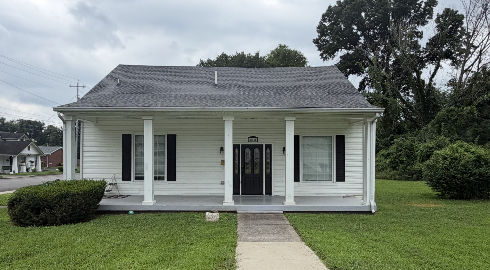 556 E Vine St Property Photo 1