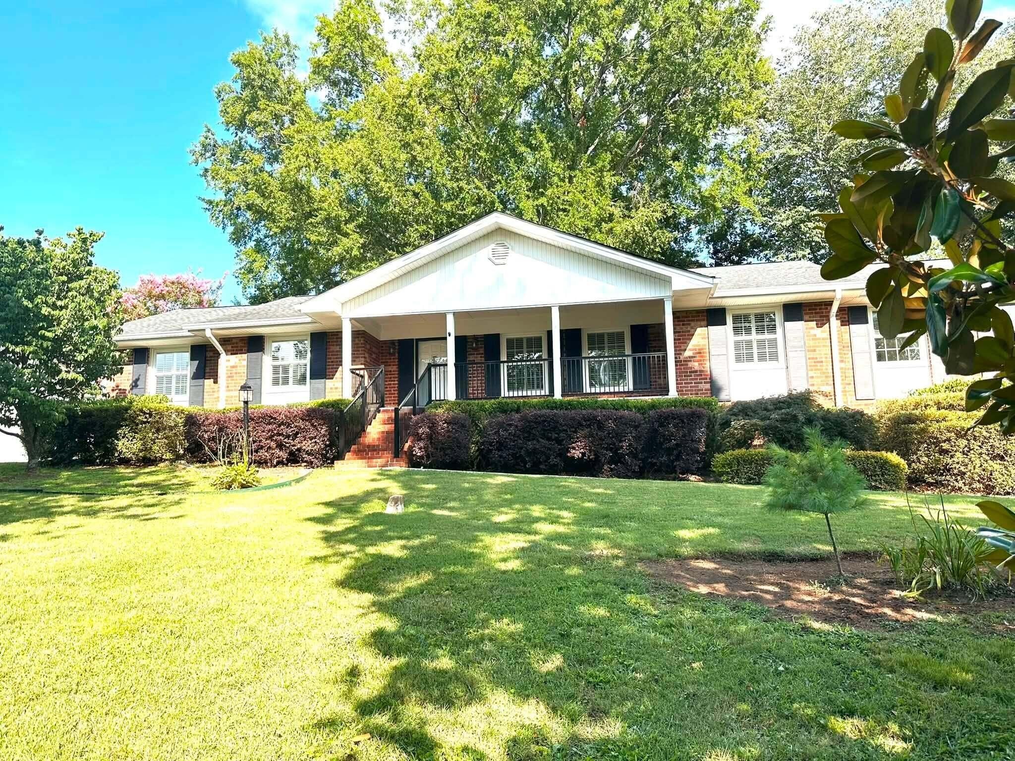 2220 Edgewater Drive, Nw Property Photo 2