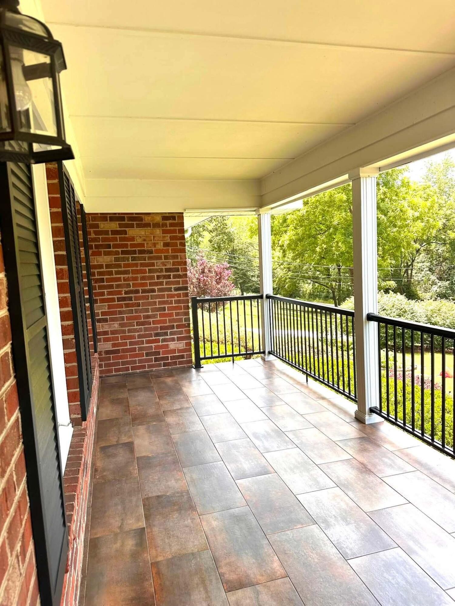 2220 Edgewater Drive, Nw Property Photo 3